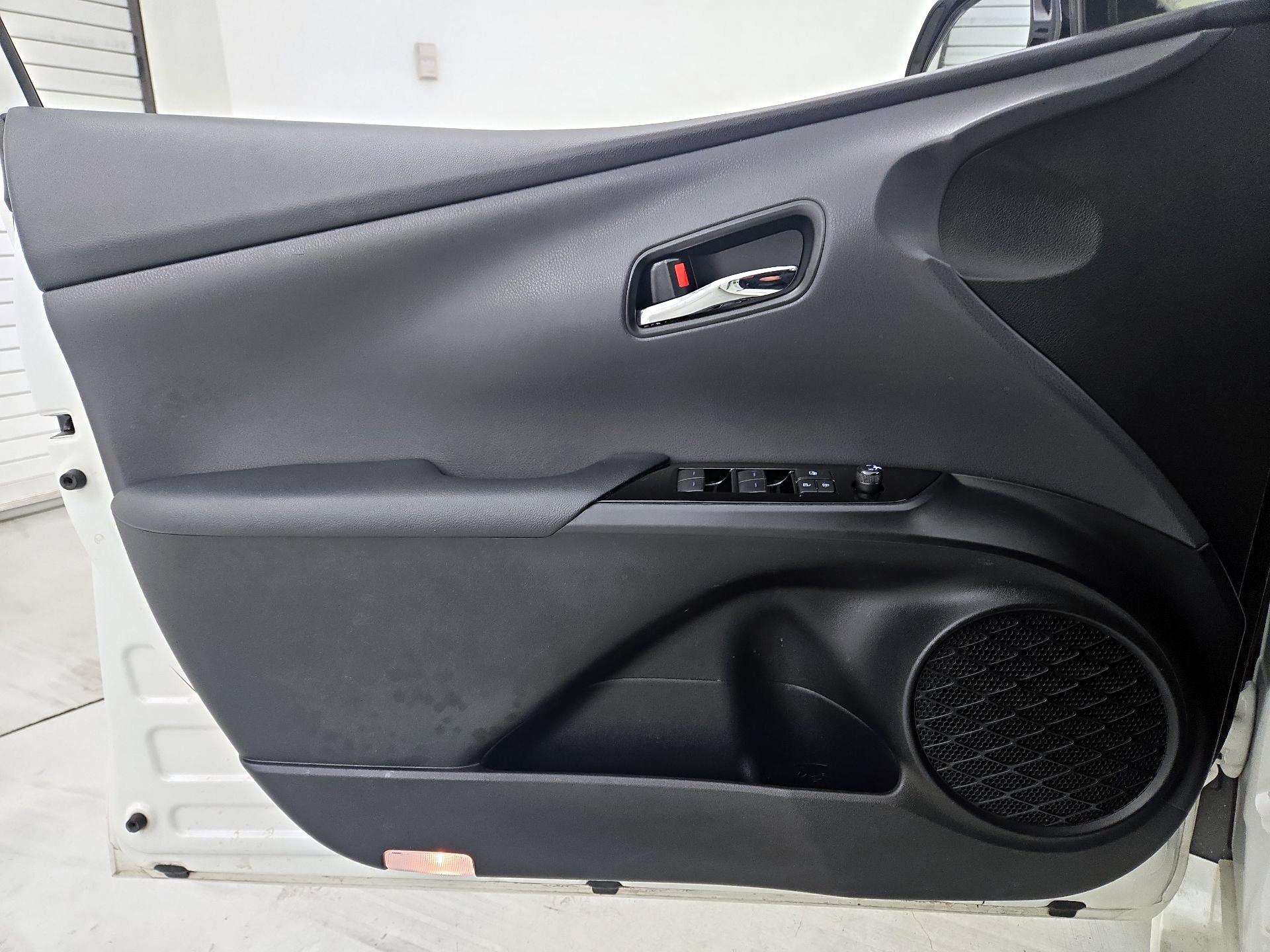 Thumbnail: 2019 Toyota Prius - 12