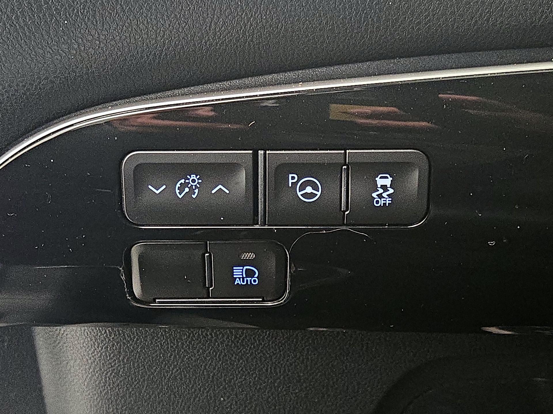 Thumbnail: 2019 Toyota Prius - 13