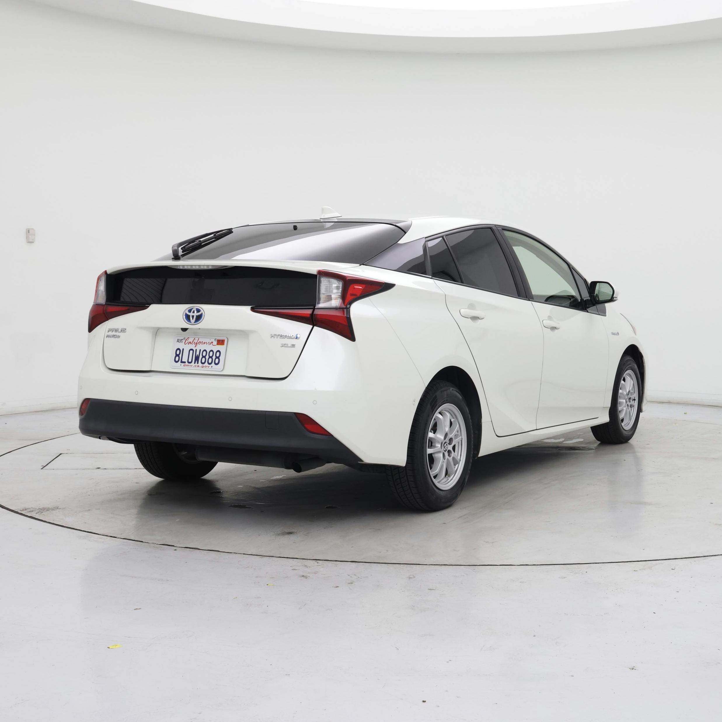 Thumbnail: 2019 Toyota Prius - 8