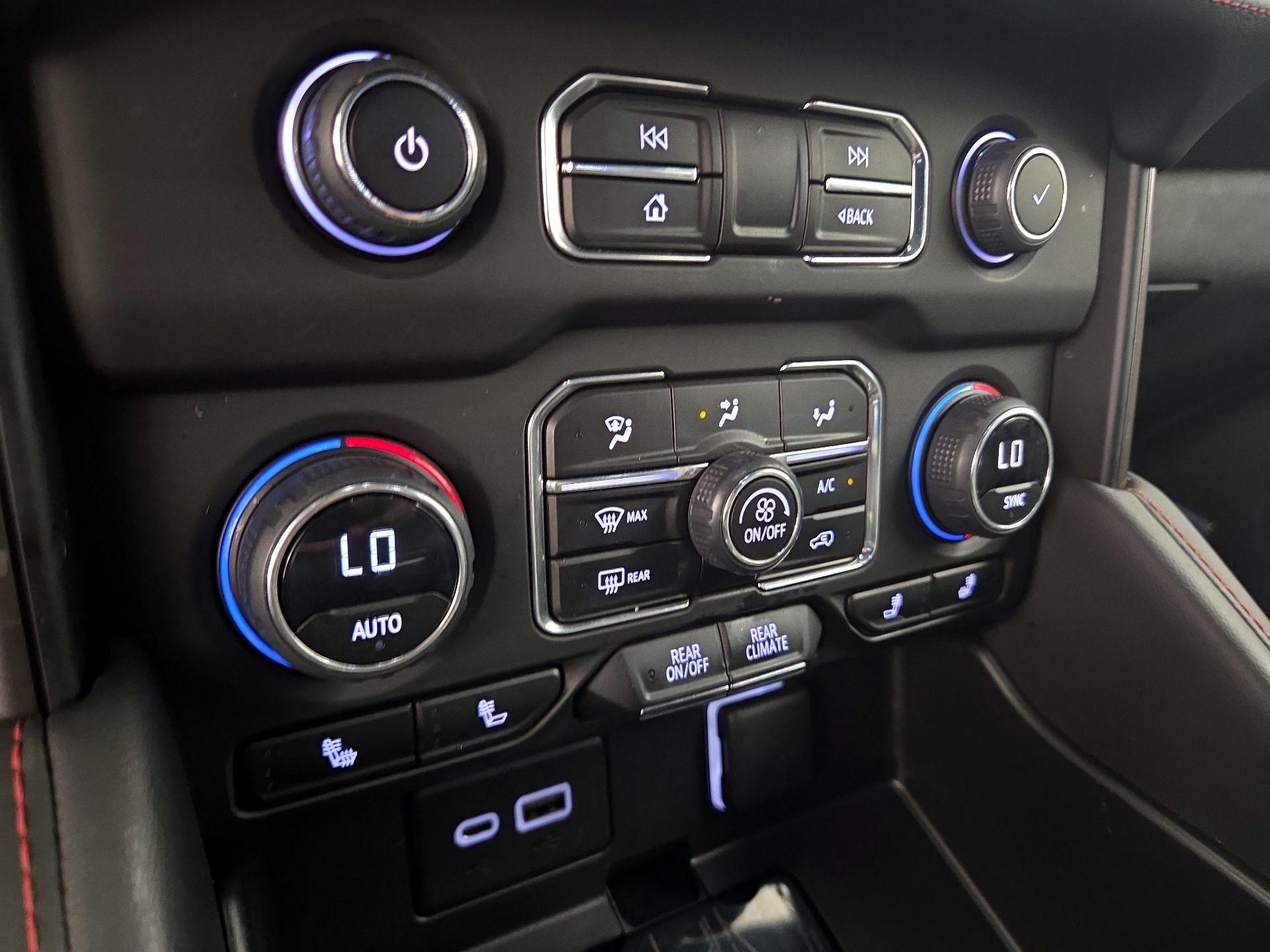 Thumbnail: 2023 Chevrolet Suburban - 17