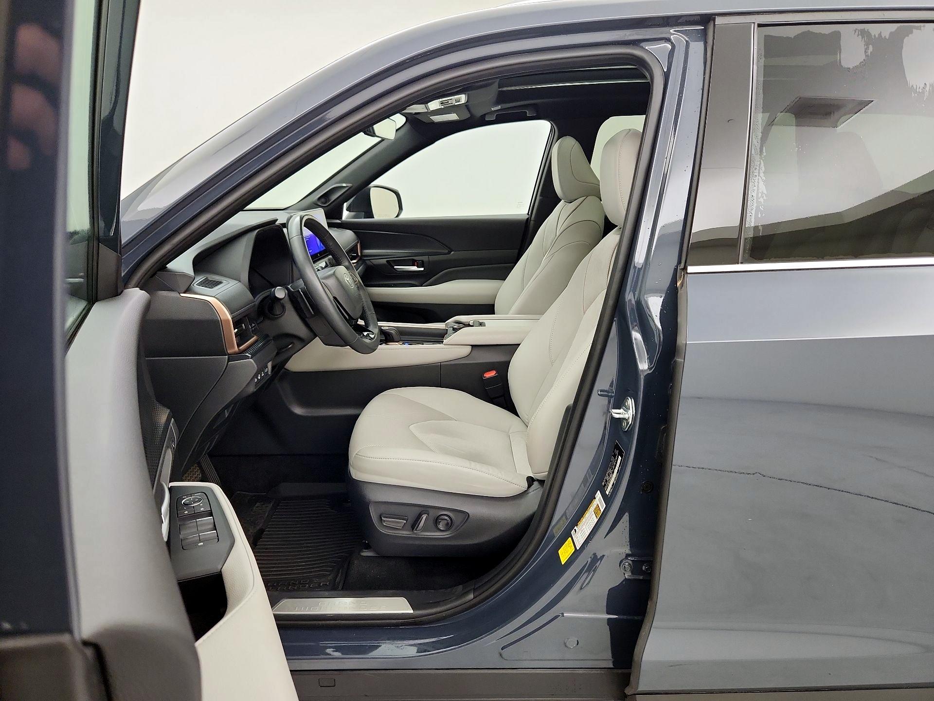 Thumbnail: 2024 Toyota Highlander - 11
