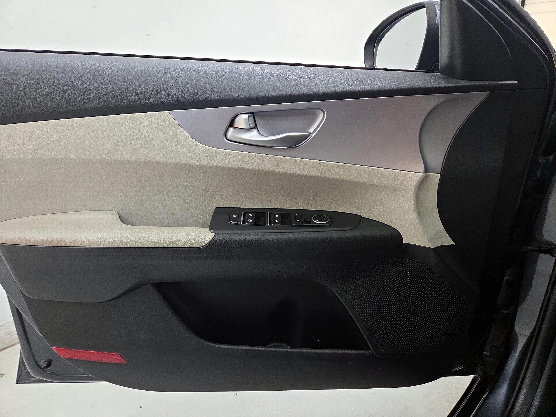 Thumbnail: 2022 Kia Forte - 12