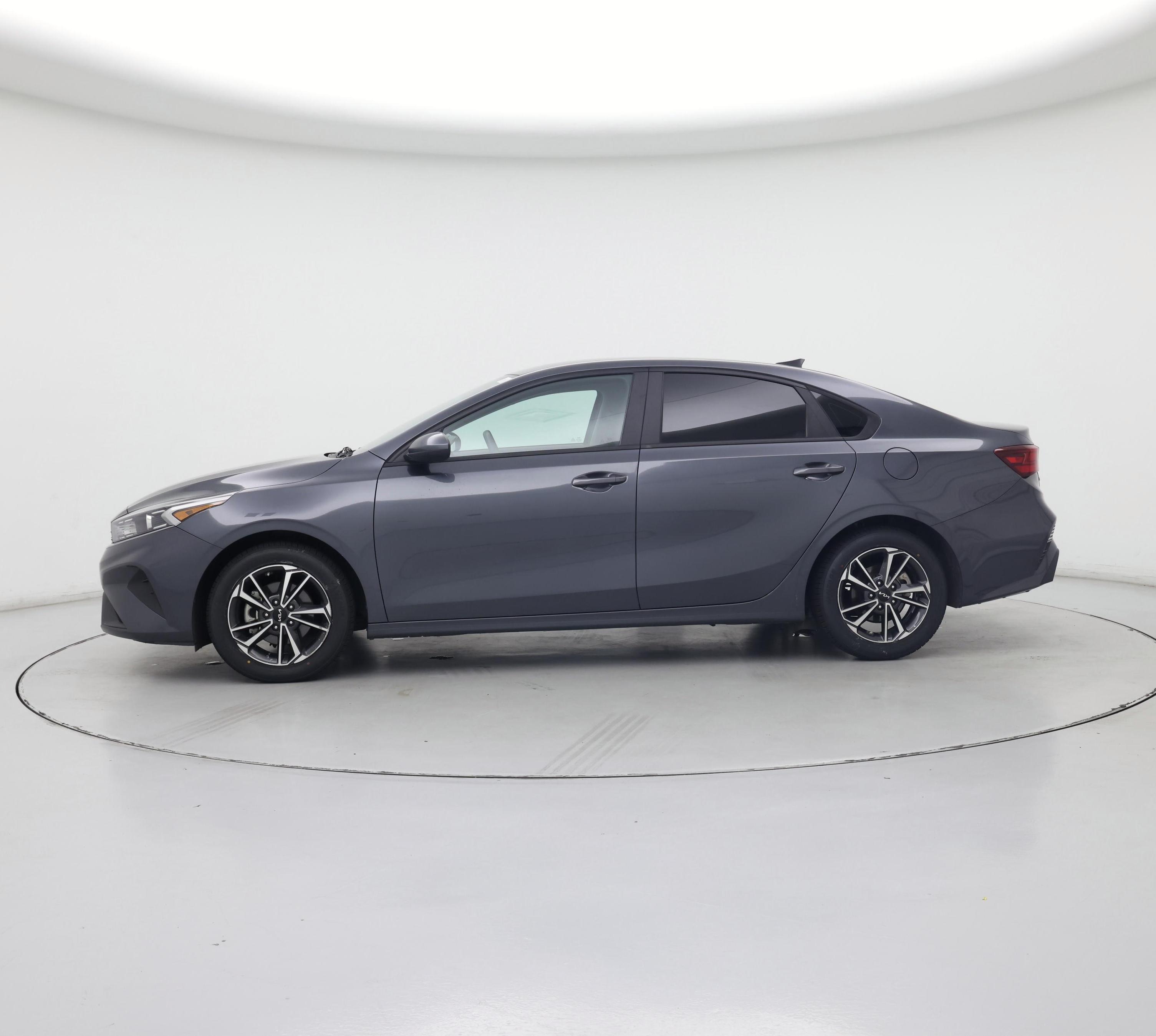 Thumbnail: 2022 Kia Forte - 3