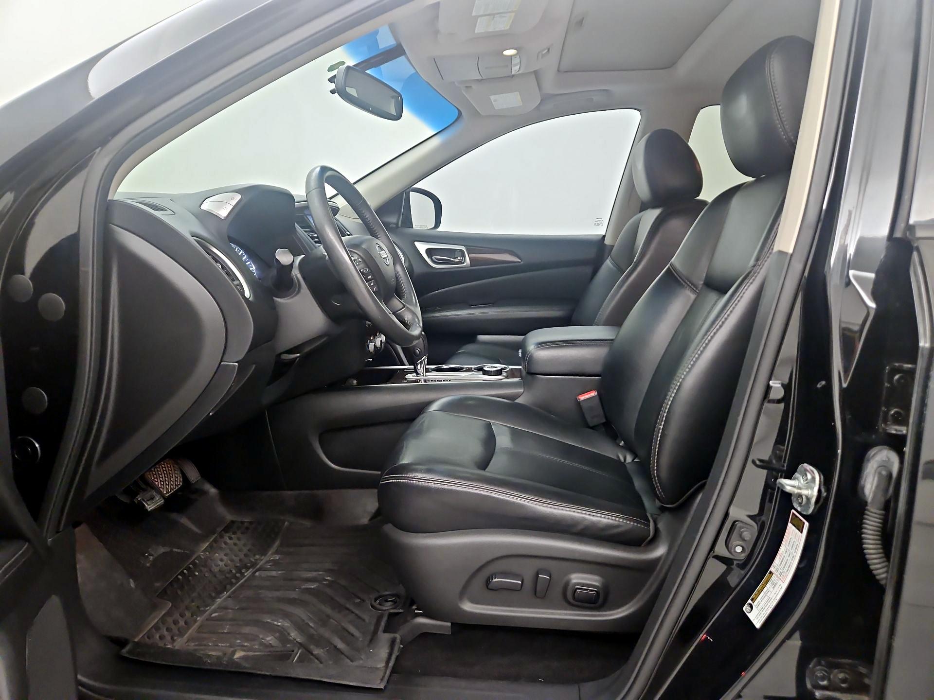 Thumbnail: 2016 Nissan Pathfinder - 11