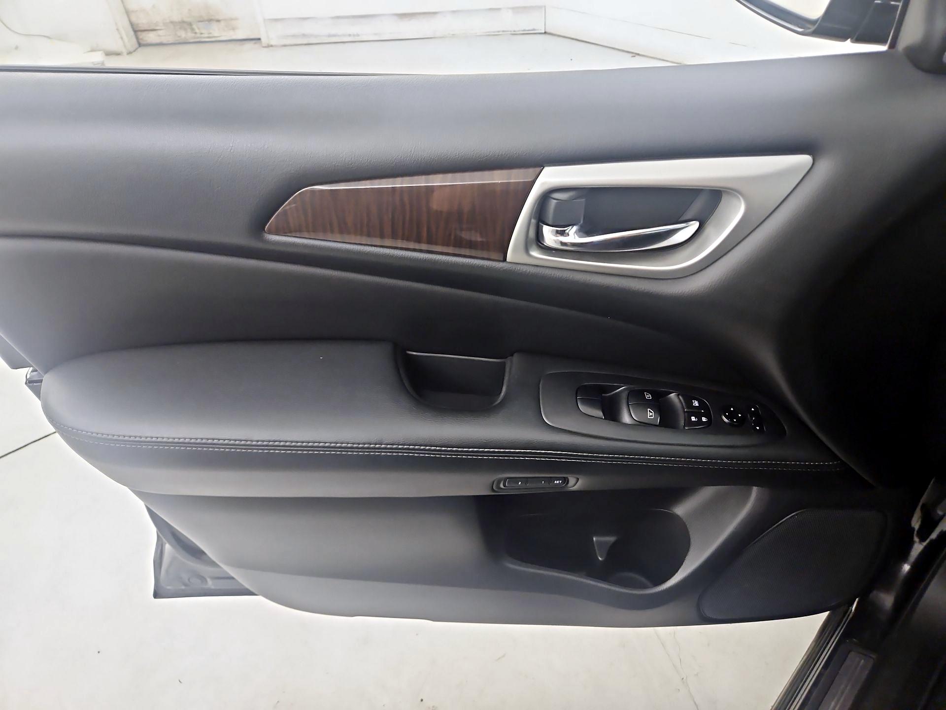 Thumbnail: 2016 Nissan Pathfinder - 12