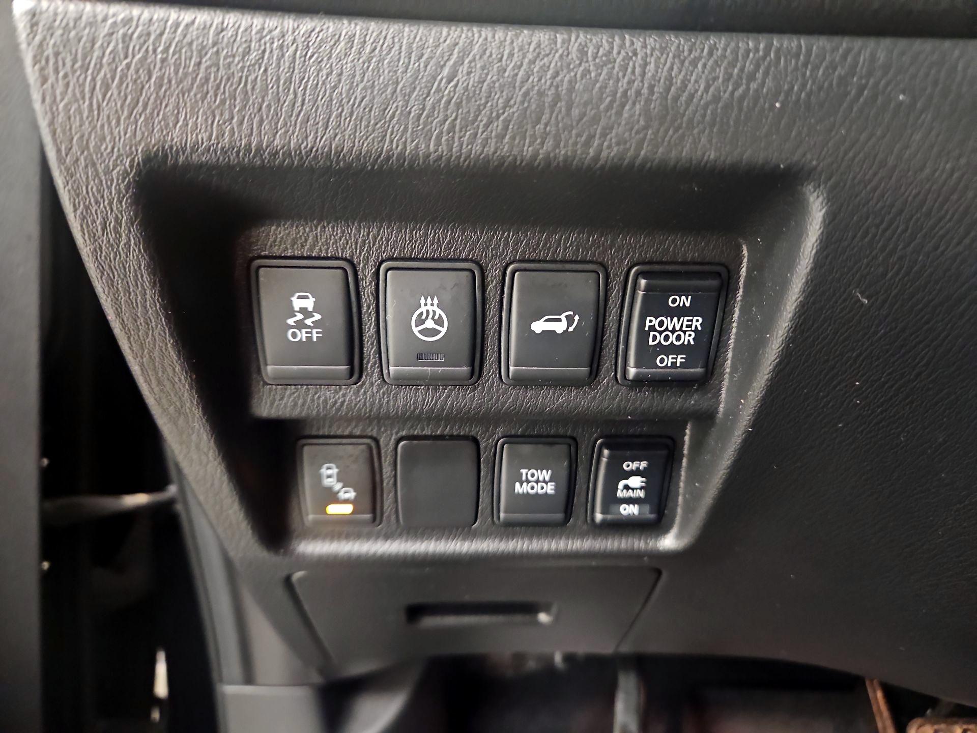 Thumbnail: 2016 Nissan Pathfinder - 13