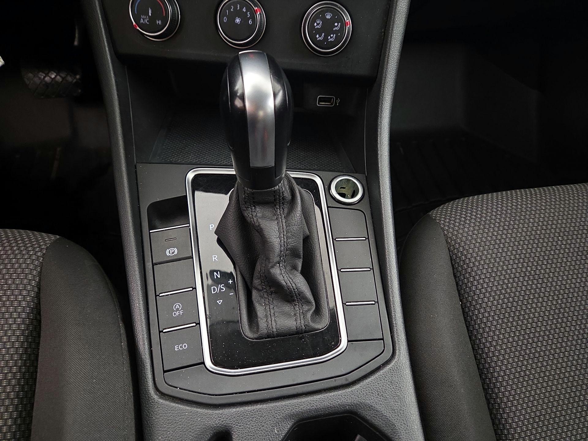 Thumbnail: 2019 Volkswagen Jetta - 17