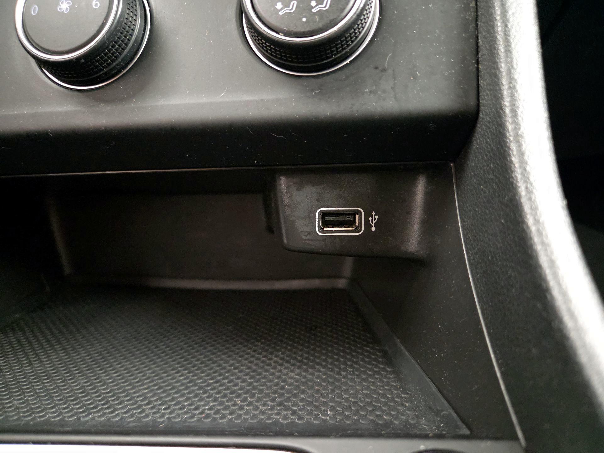 Thumbnail: 2019 Volkswagen Jetta - 18