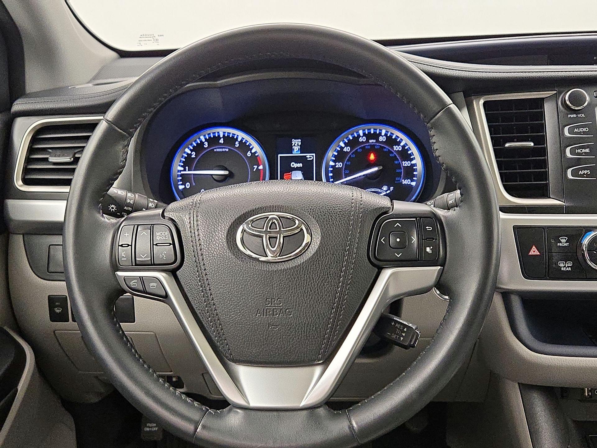 Thumbnail: 2016 Toyota Highlander - 10