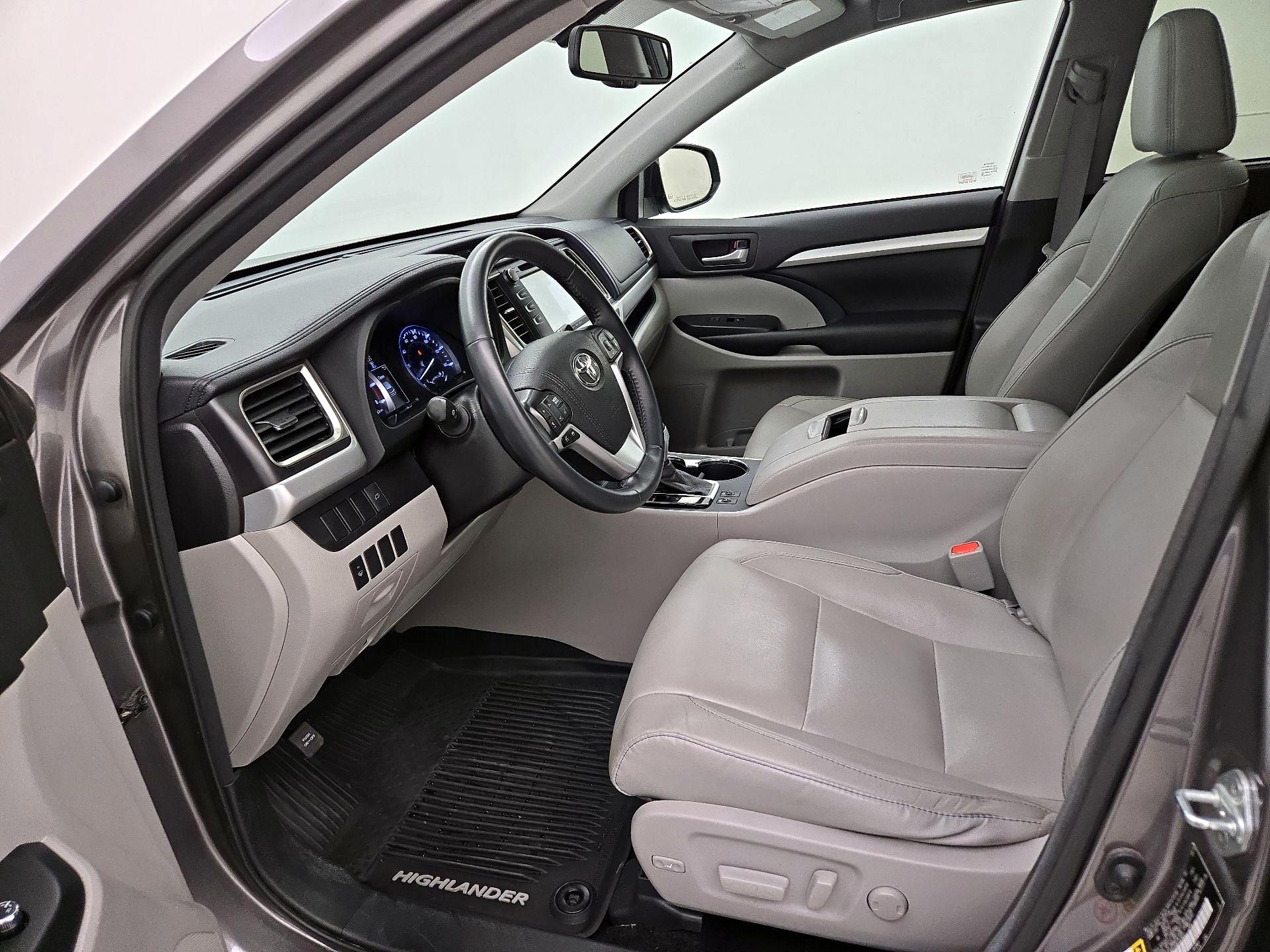 Thumbnail: 2016 Toyota Highlander - 11