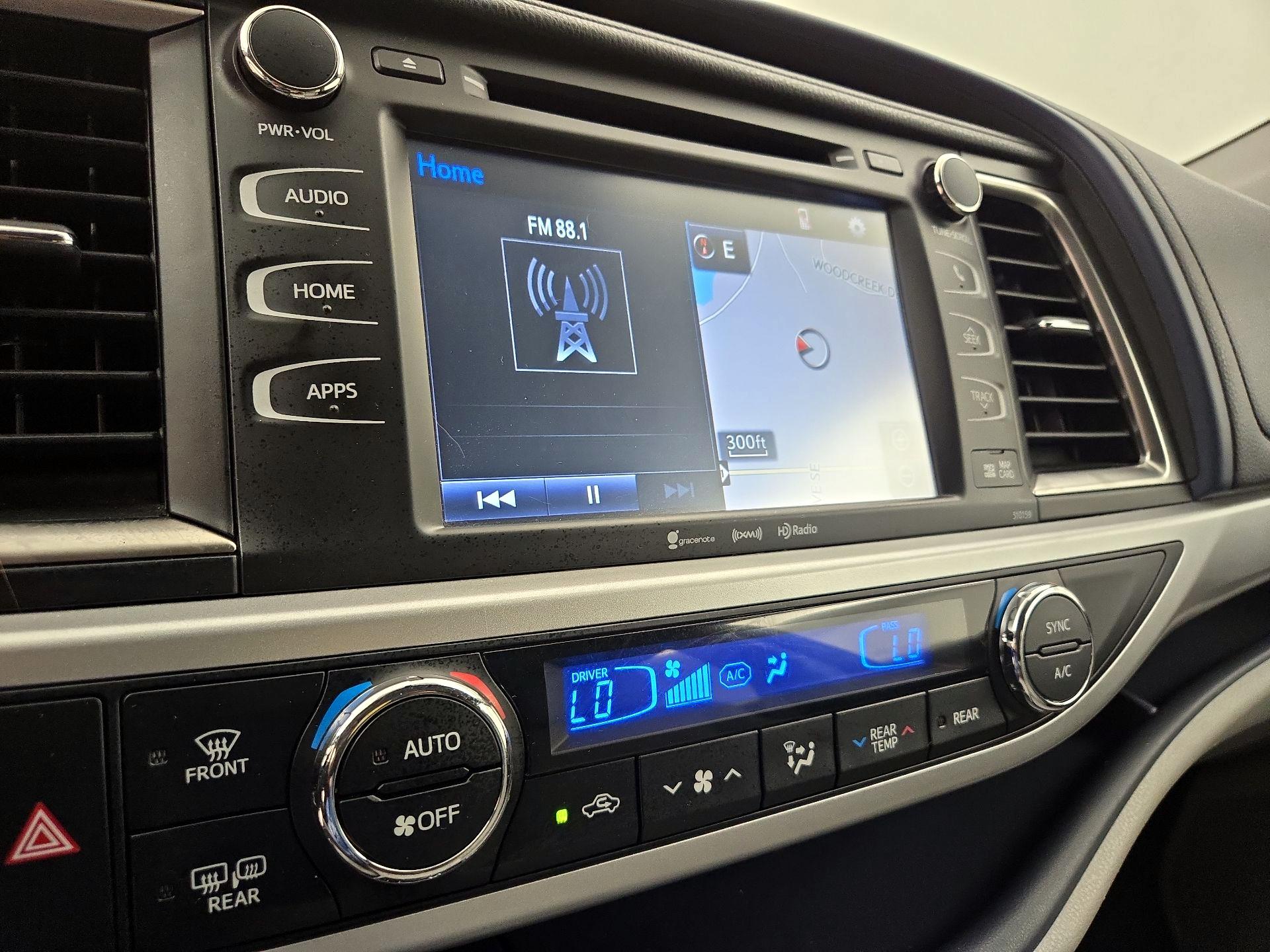 Thumbnail: 2016 Toyota Highlander - 14