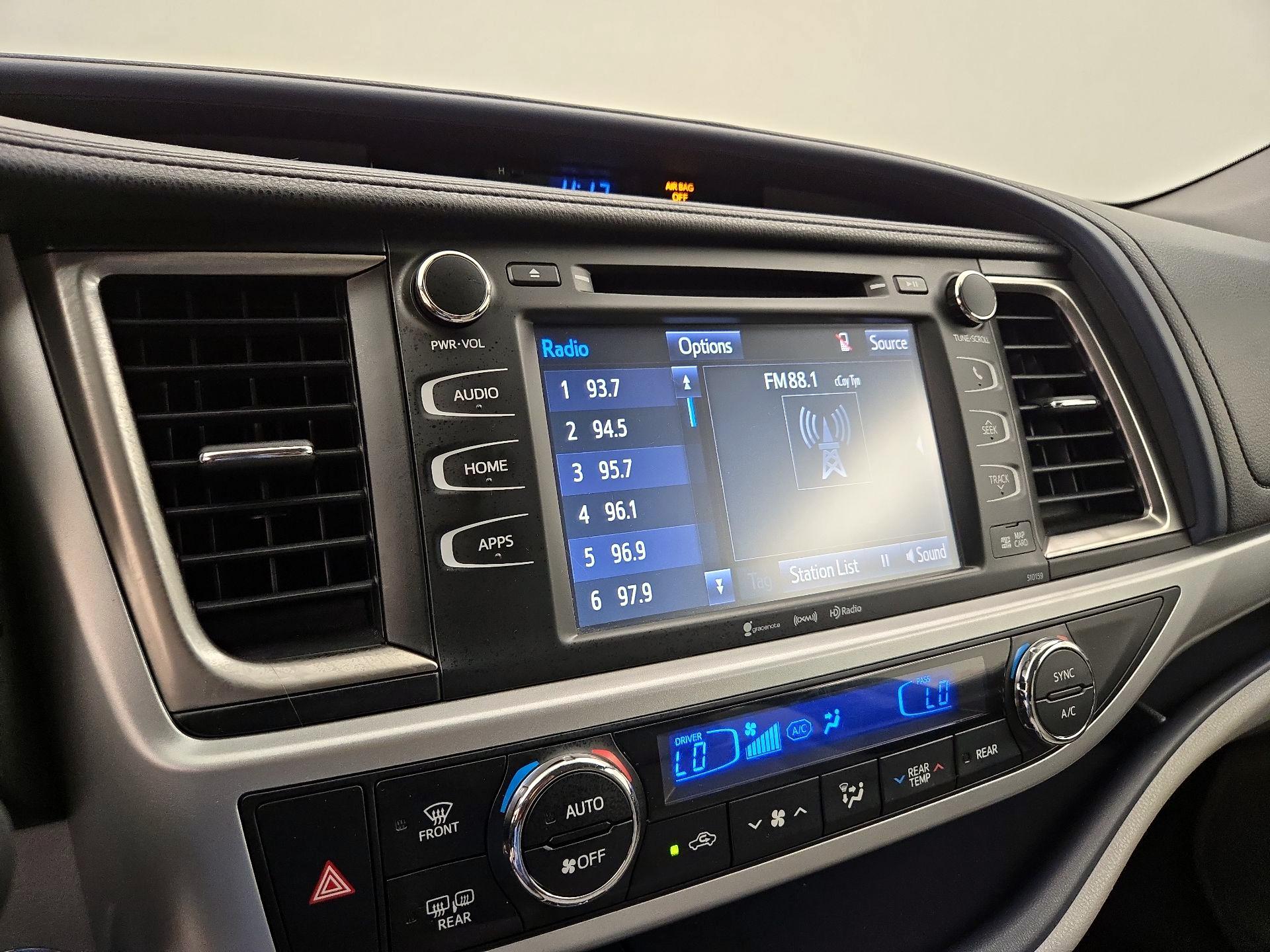 Thumbnail: 2016 Toyota Highlander - 16