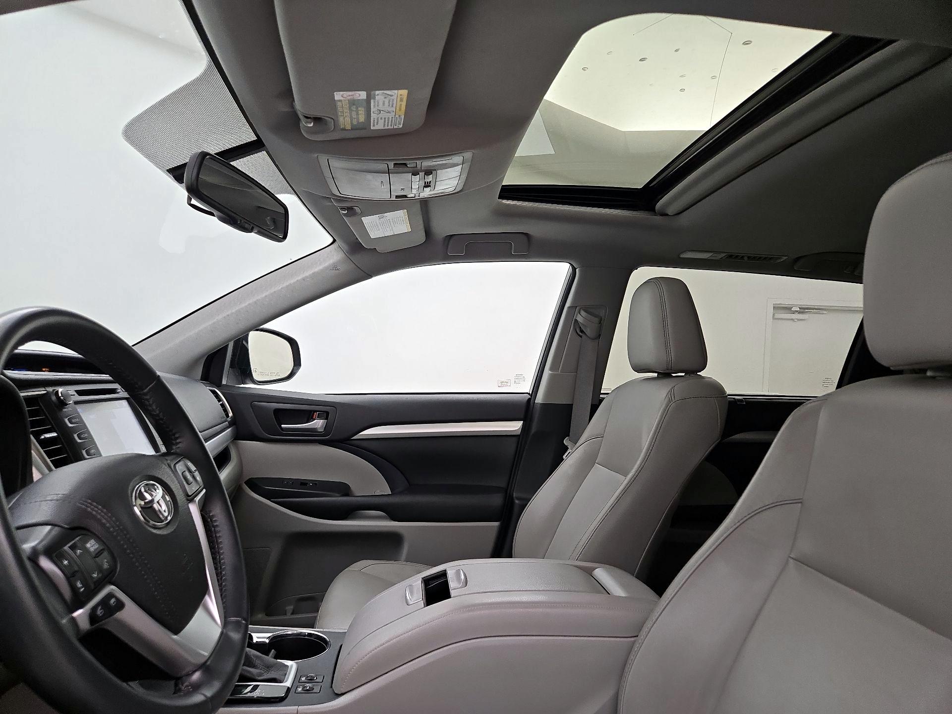 Thumbnail: 2016 Toyota Highlander - 20