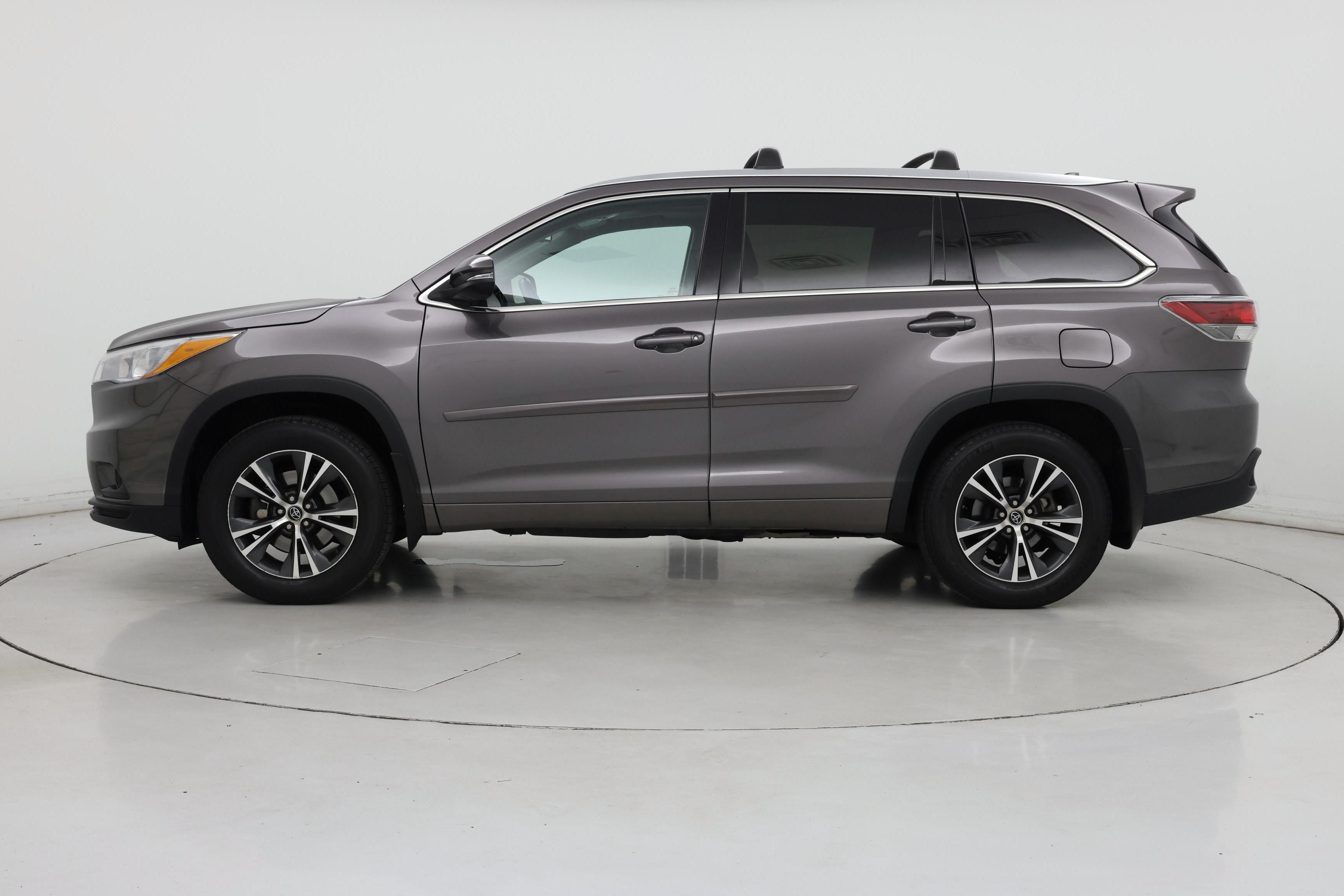 Thumbnail: 2016 Toyota Highlander - 3
