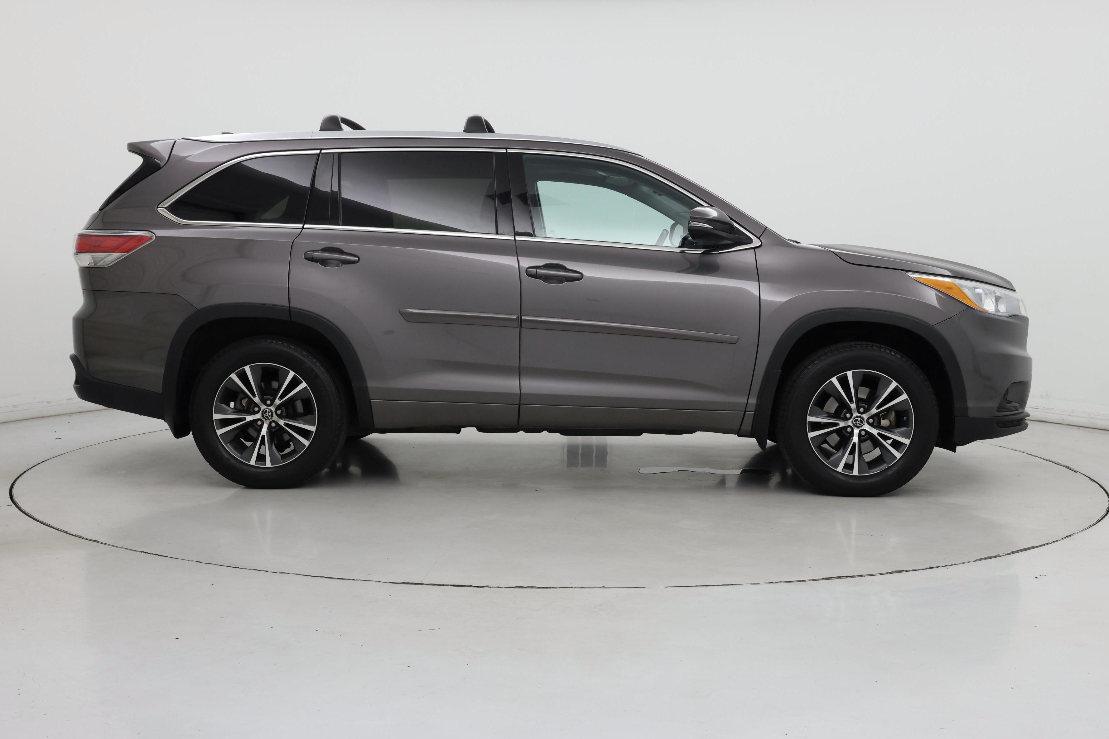 Thumbnail: 2016 Toyota Highlander - 7