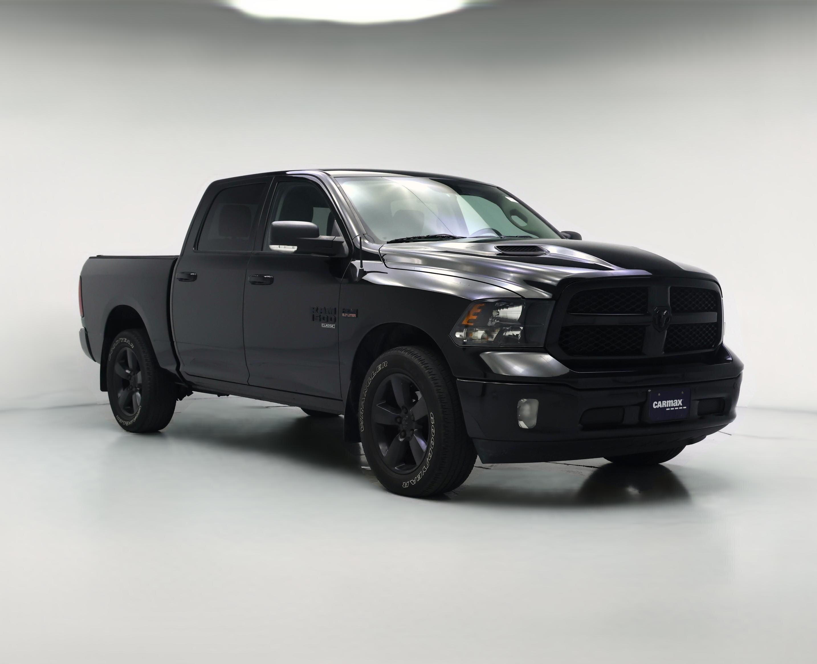 Thumbnail: 2019 RAM 1500 Classic - 1