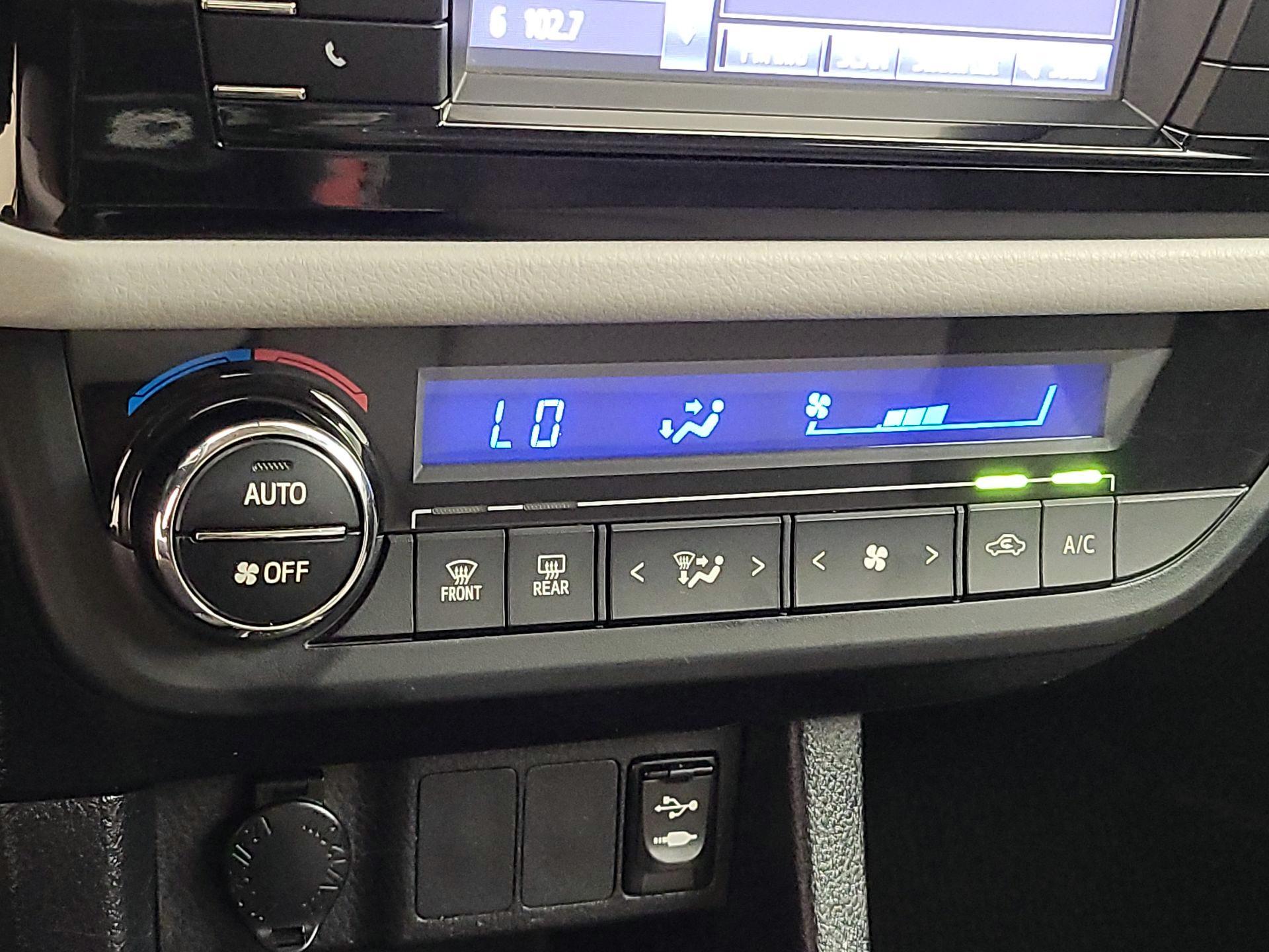 Thumbnail: 2015 Toyota Corolla - 16