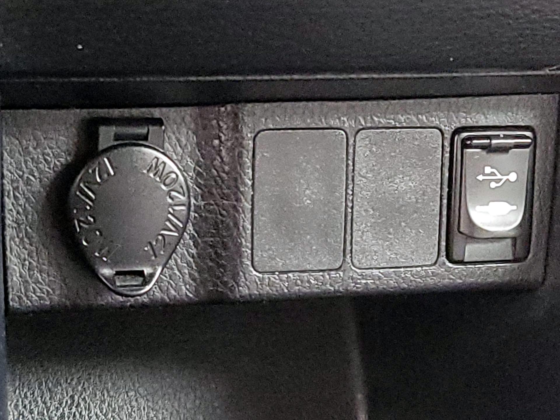 Thumbnail: 2015 Toyota Corolla - 18