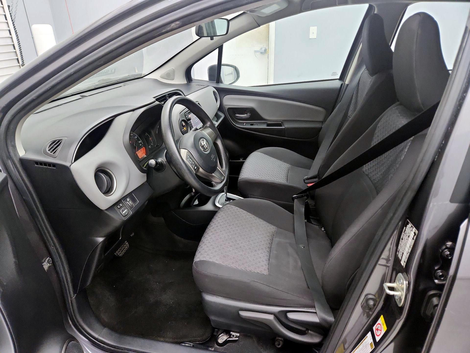 Thumbnail: 2015 Toyota Yaris - 11