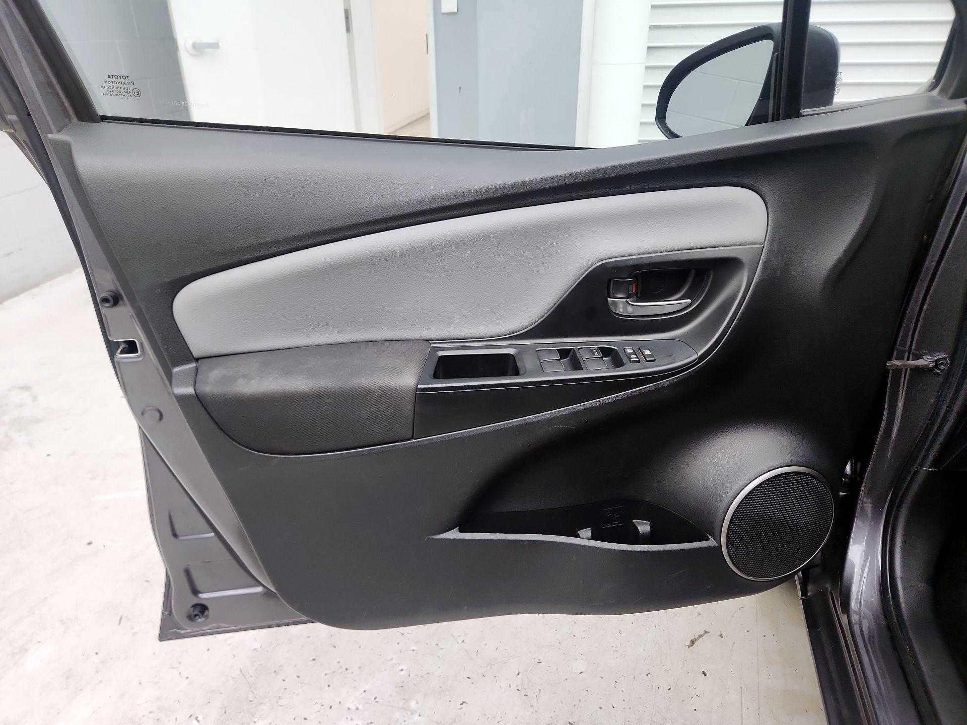 Thumbnail: 2015 Toyota Yaris - 12