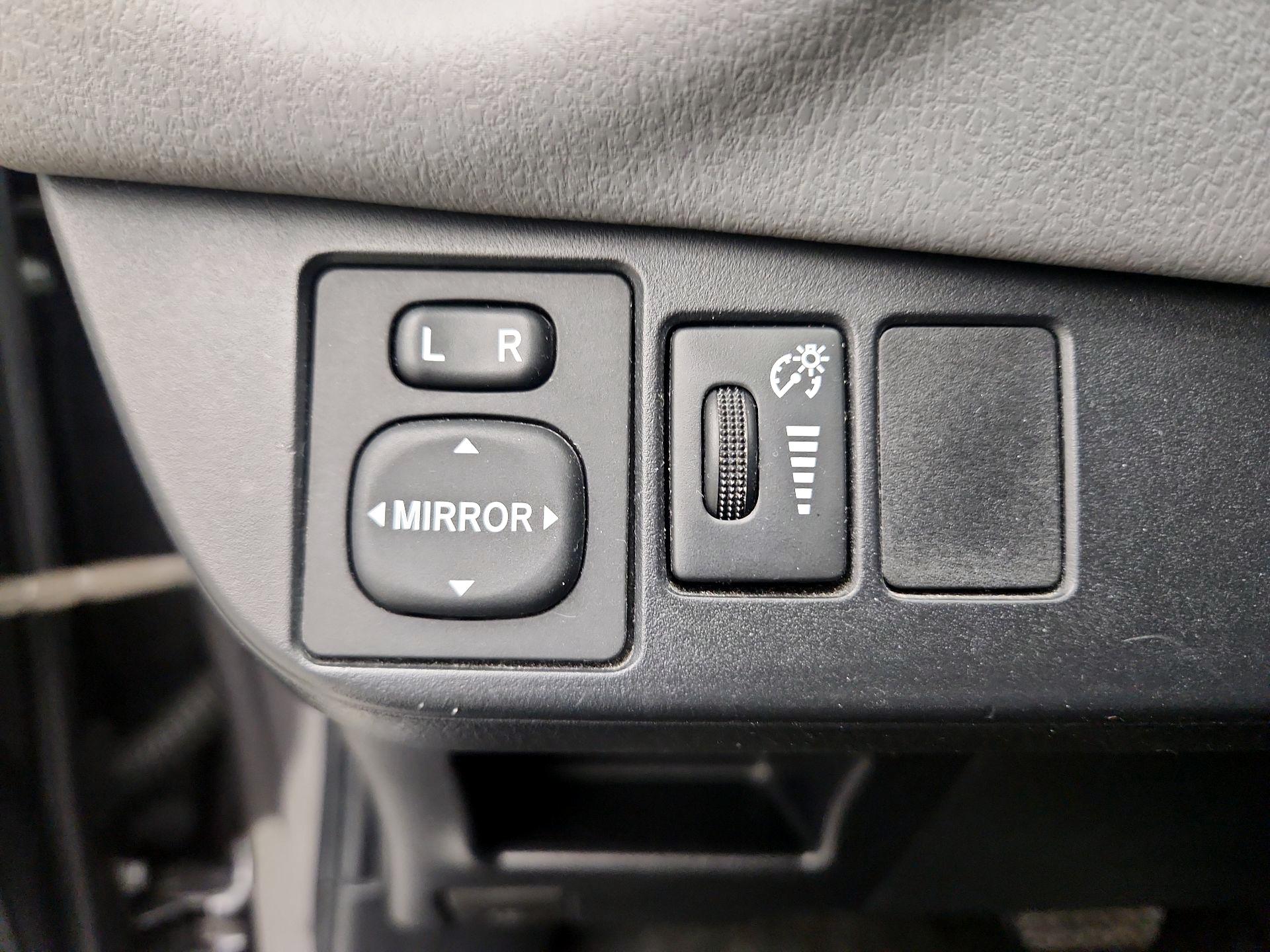 Thumbnail: 2015 Toyota Yaris - 13