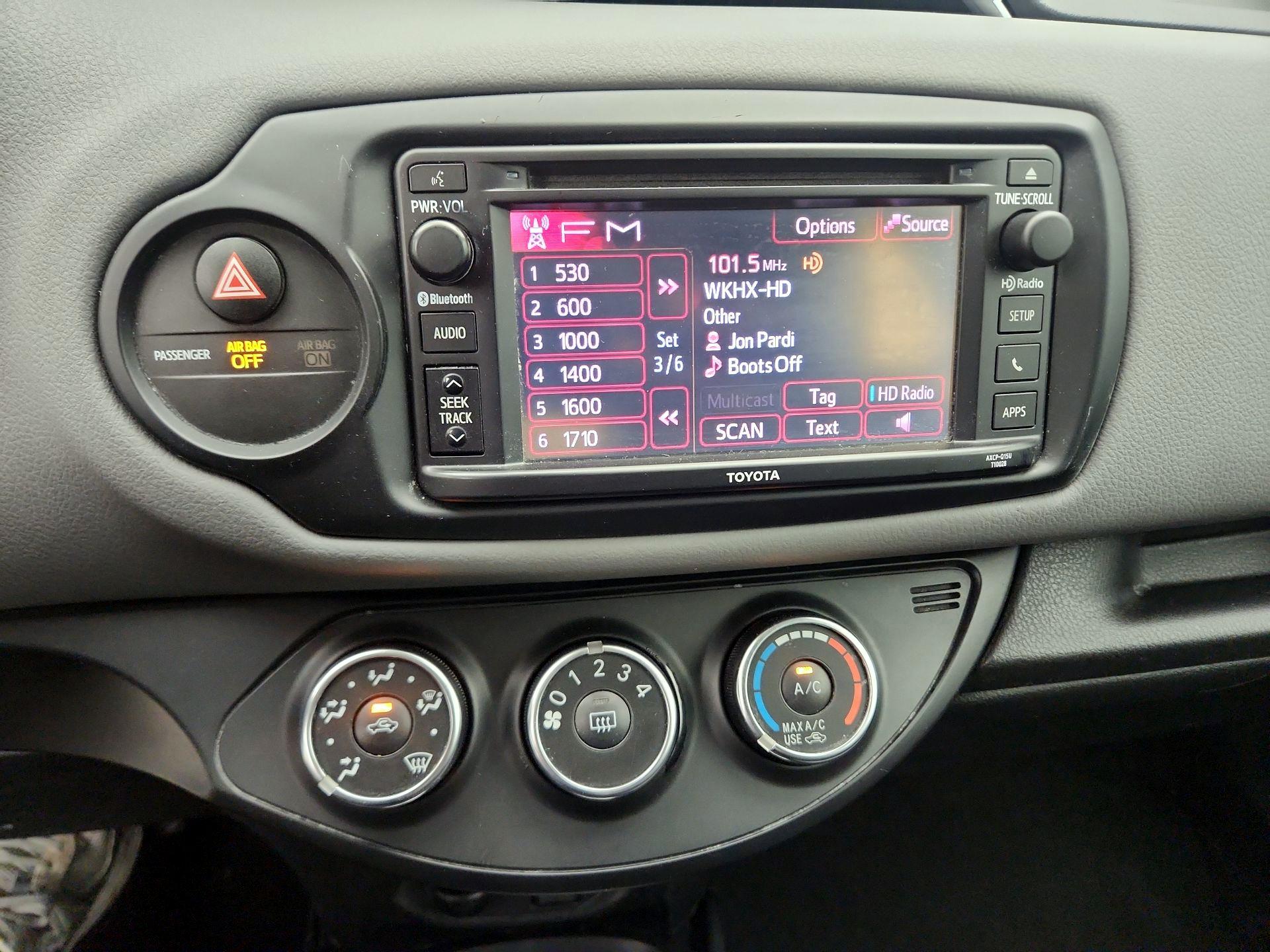 Thumbnail: 2015 Toyota Yaris - 14
