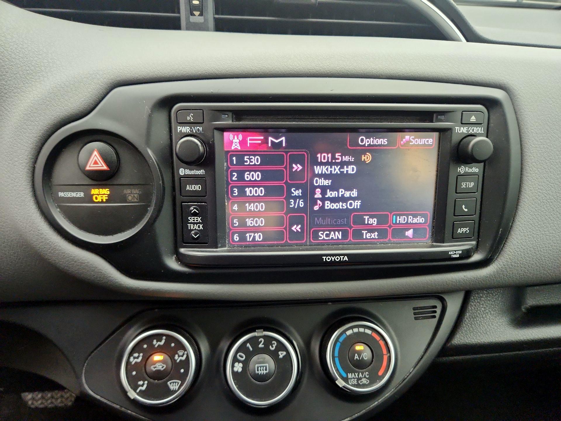 Thumbnail: 2015 Toyota Yaris - 15