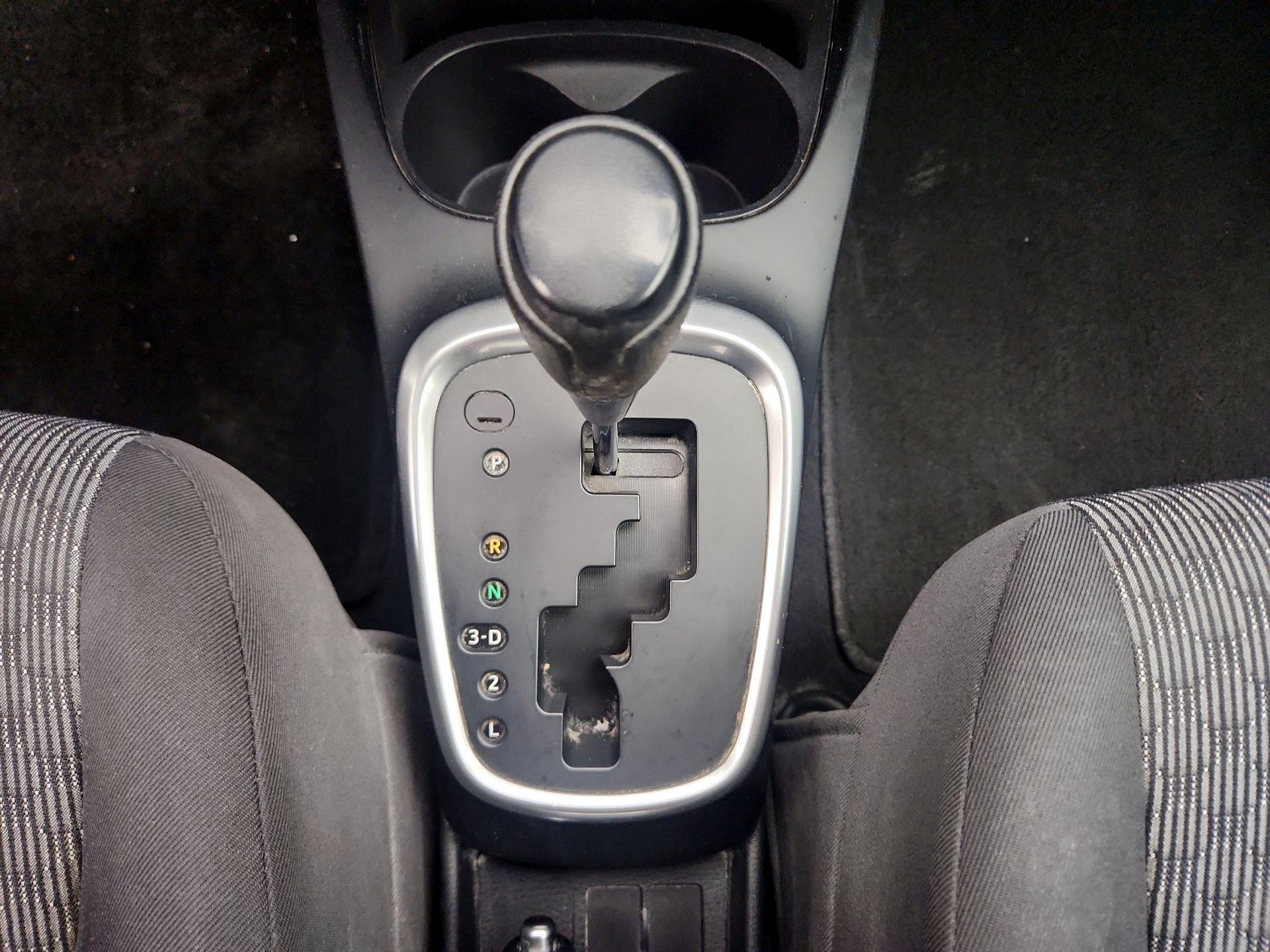 Thumbnail: 2015 Toyota Yaris - 17