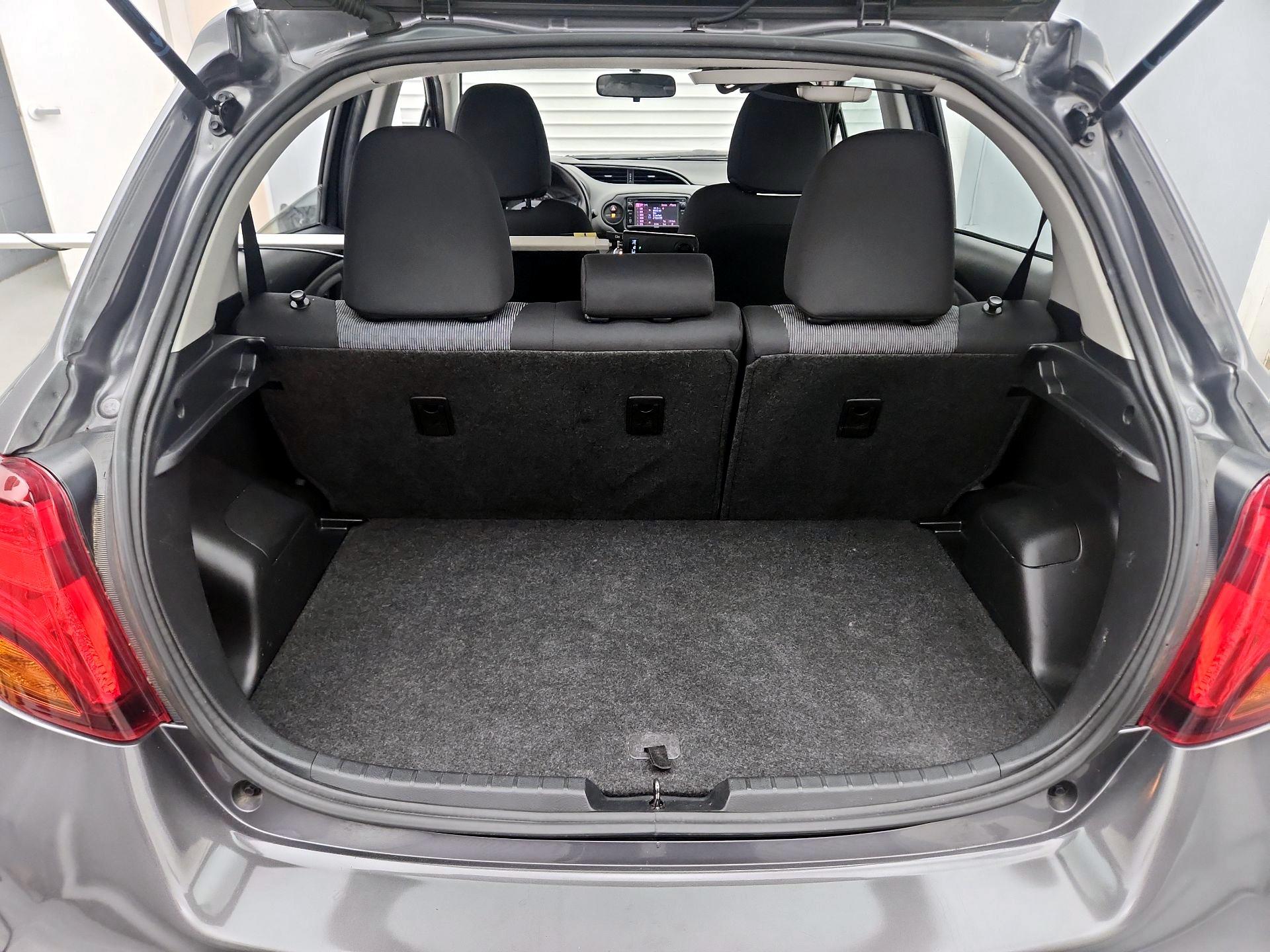 Thumbnail: 2015 Toyota Yaris - 19