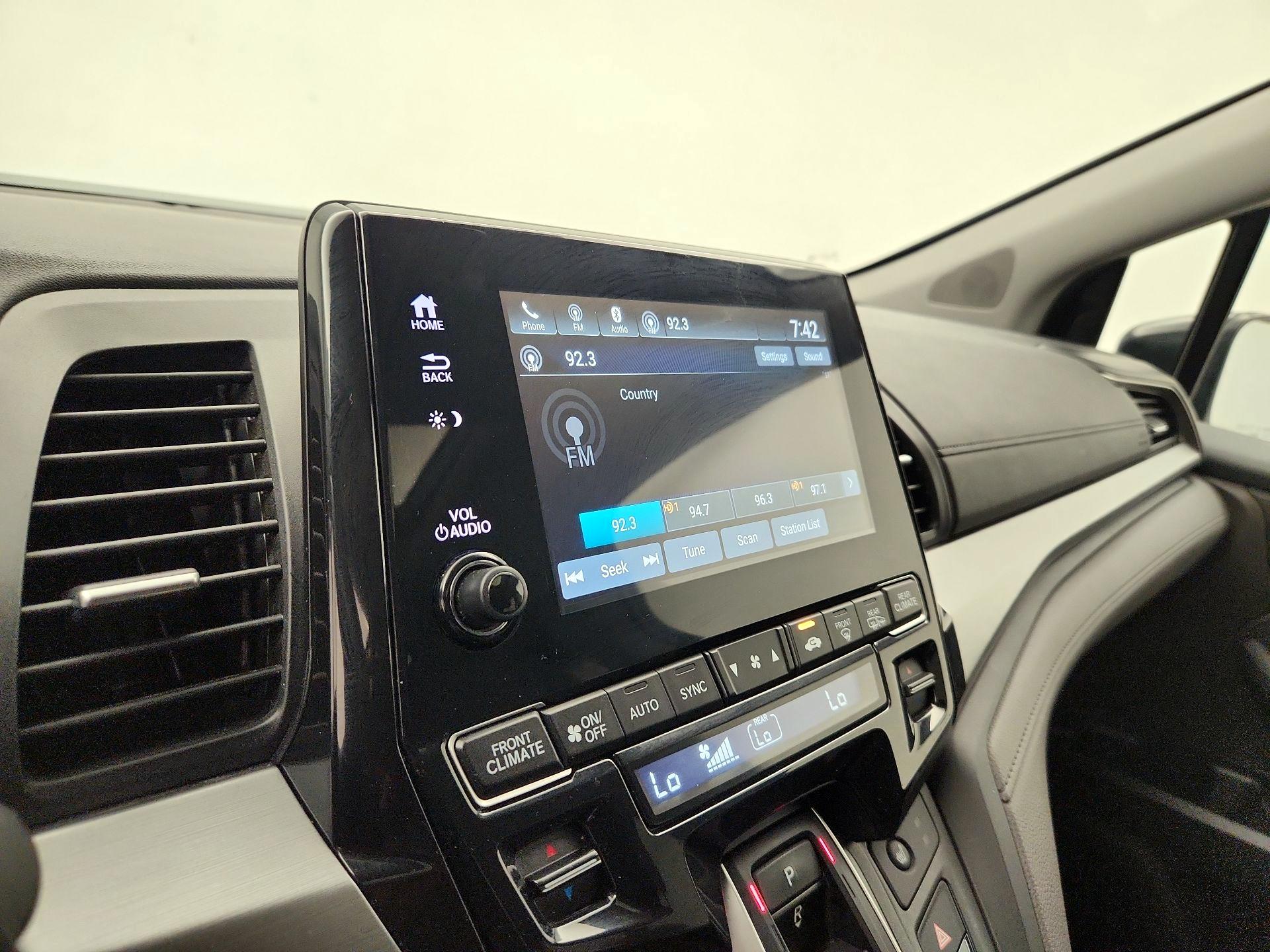 Thumbnail: 2019 Honda Odyssey - 15