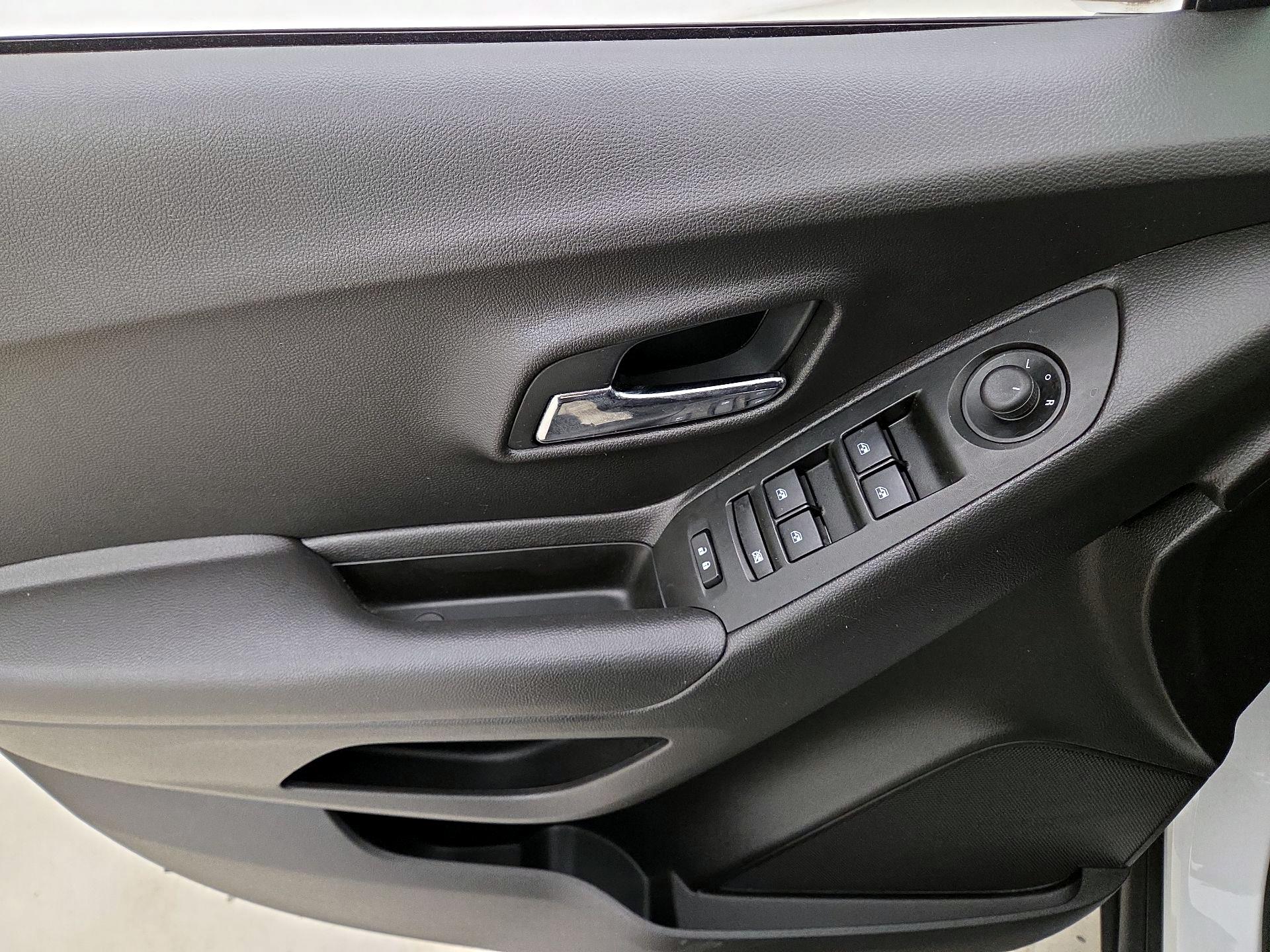 Thumbnail: 2020 Chevrolet Trax - 12