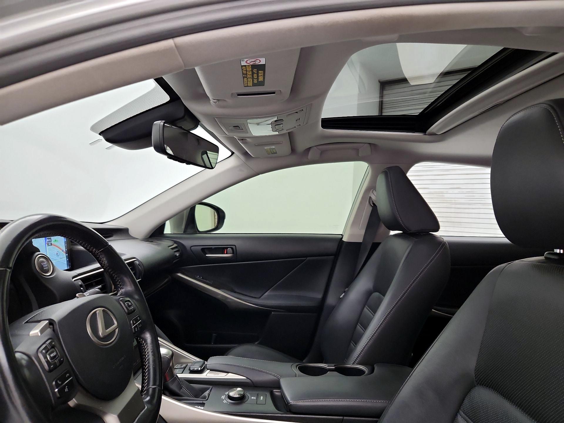 Thumbnail: 2017 Lexus IS - 20