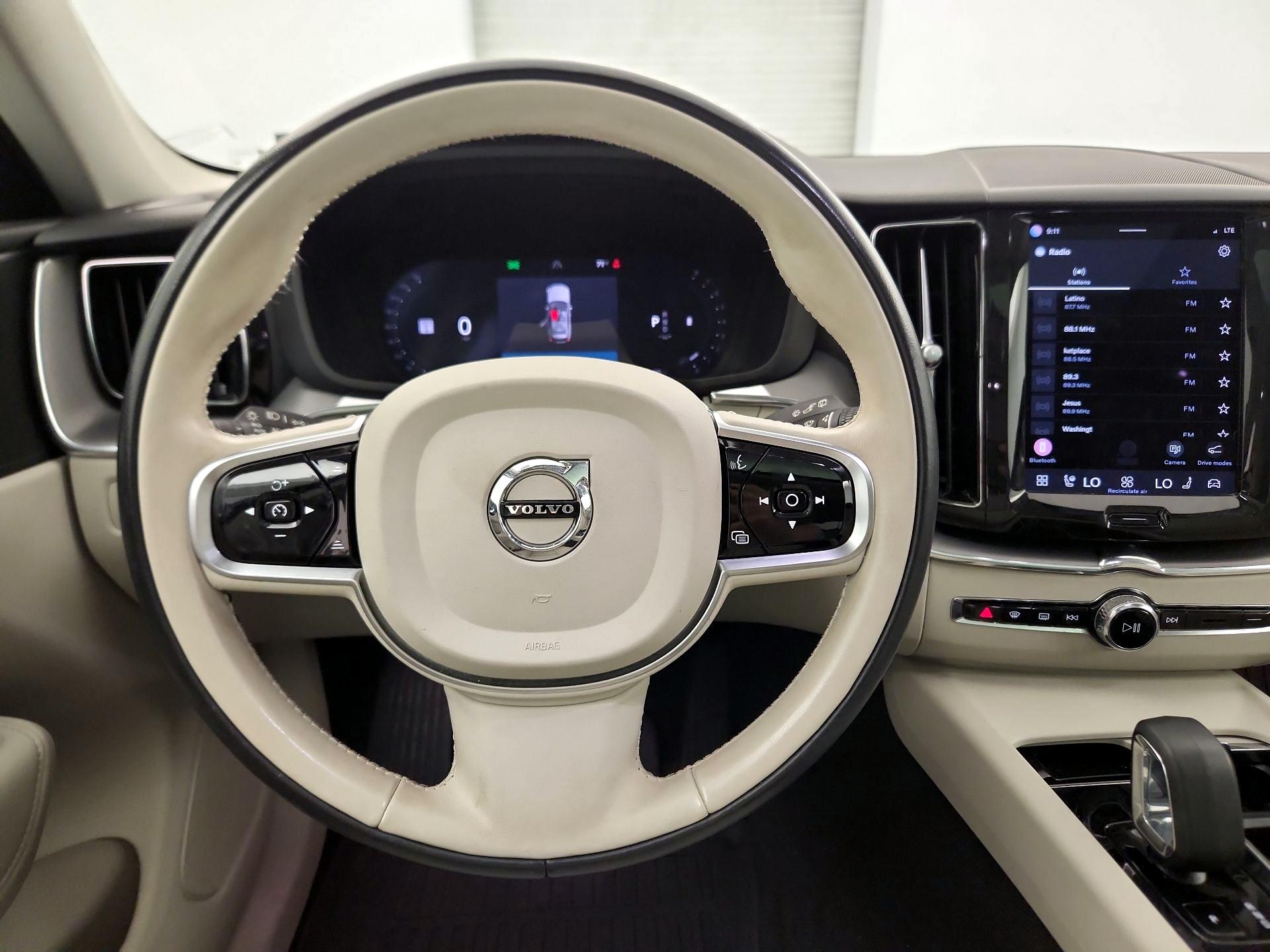 Thumbnail: 2023 Volvo XC60 - 10
