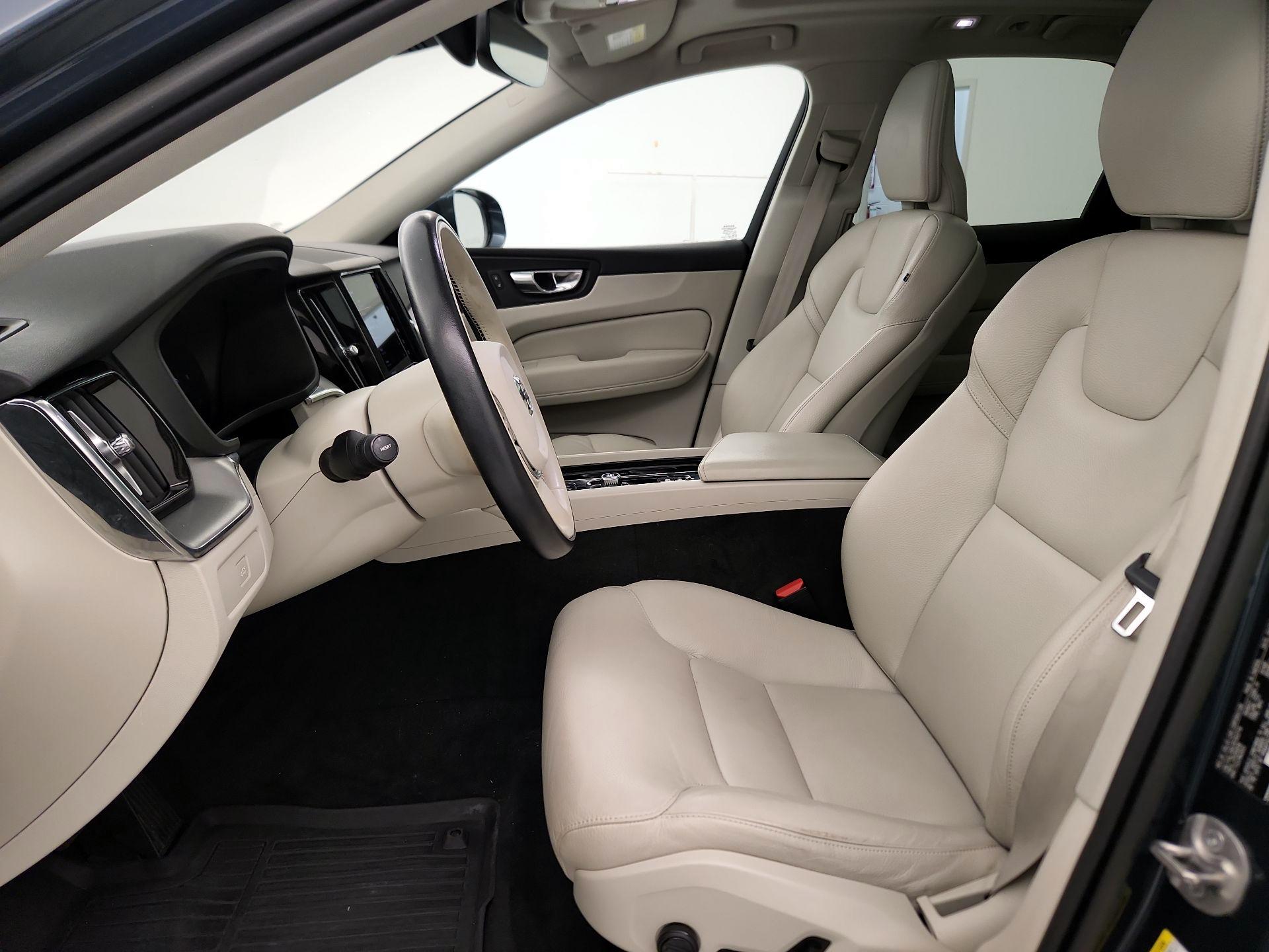 Thumbnail: 2023 Volvo XC60 - 11