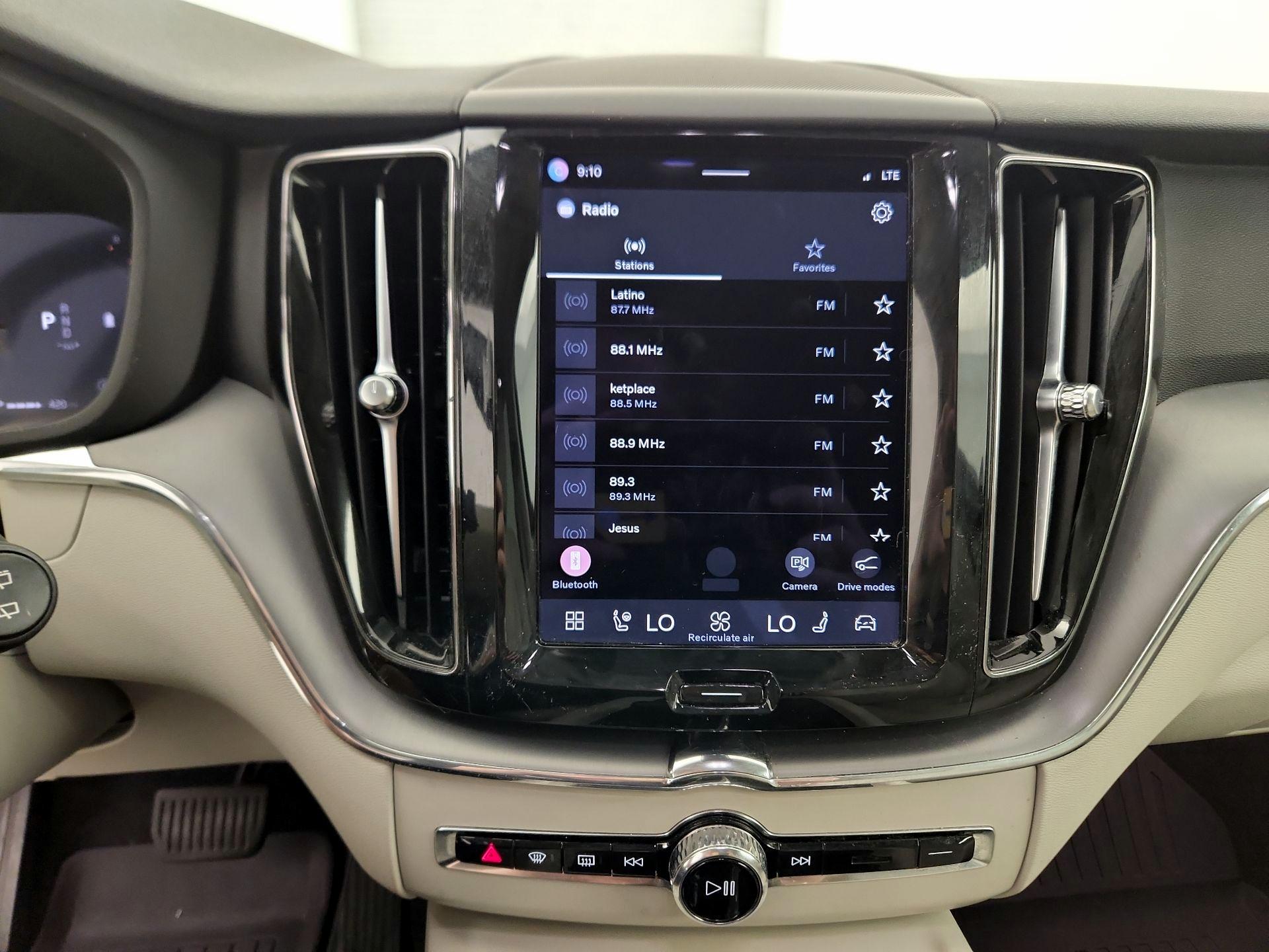 Thumbnail: 2023 Volvo XC60 - 15