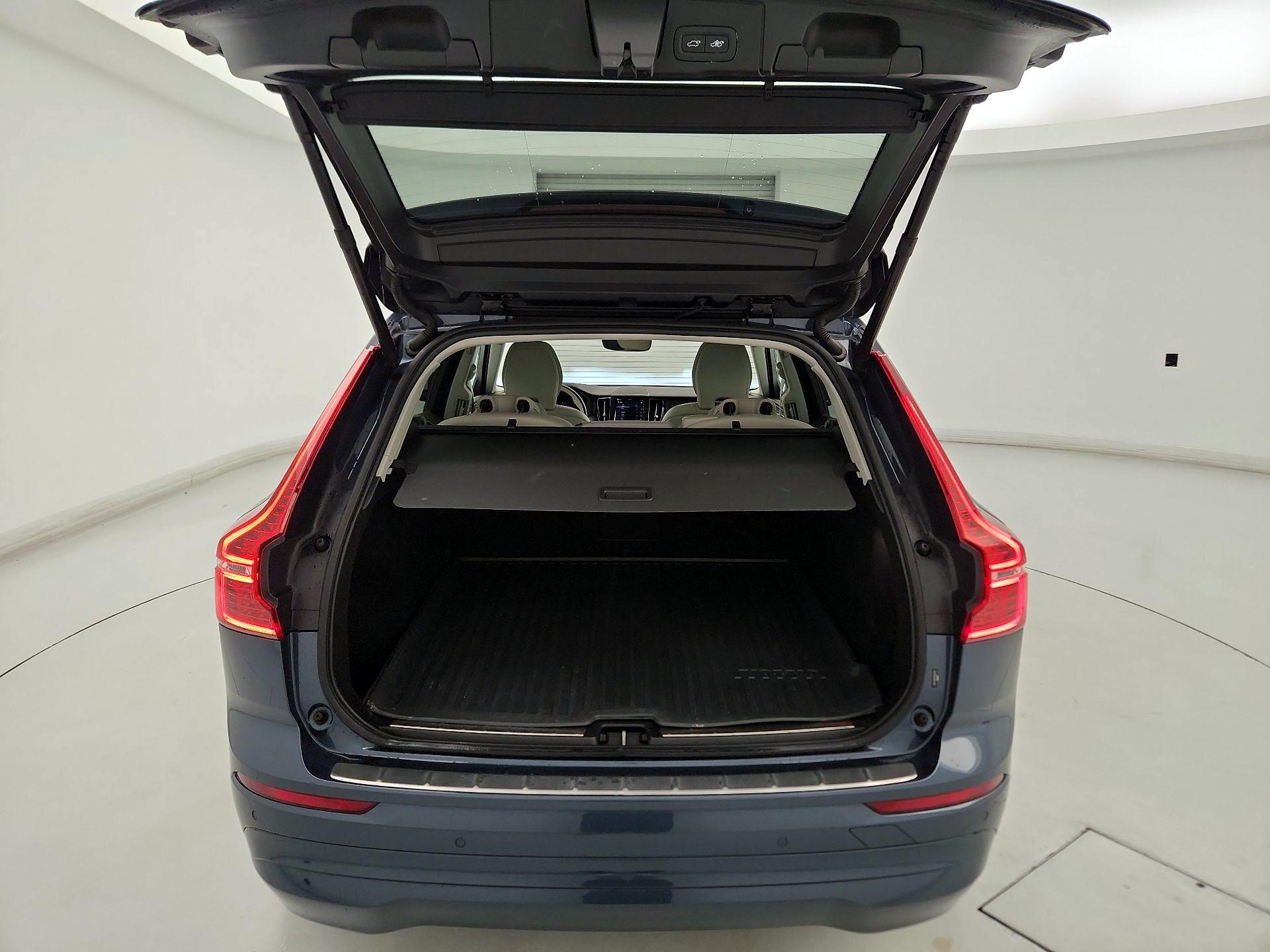 Thumbnail: 2023 Volvo XC60 - 19