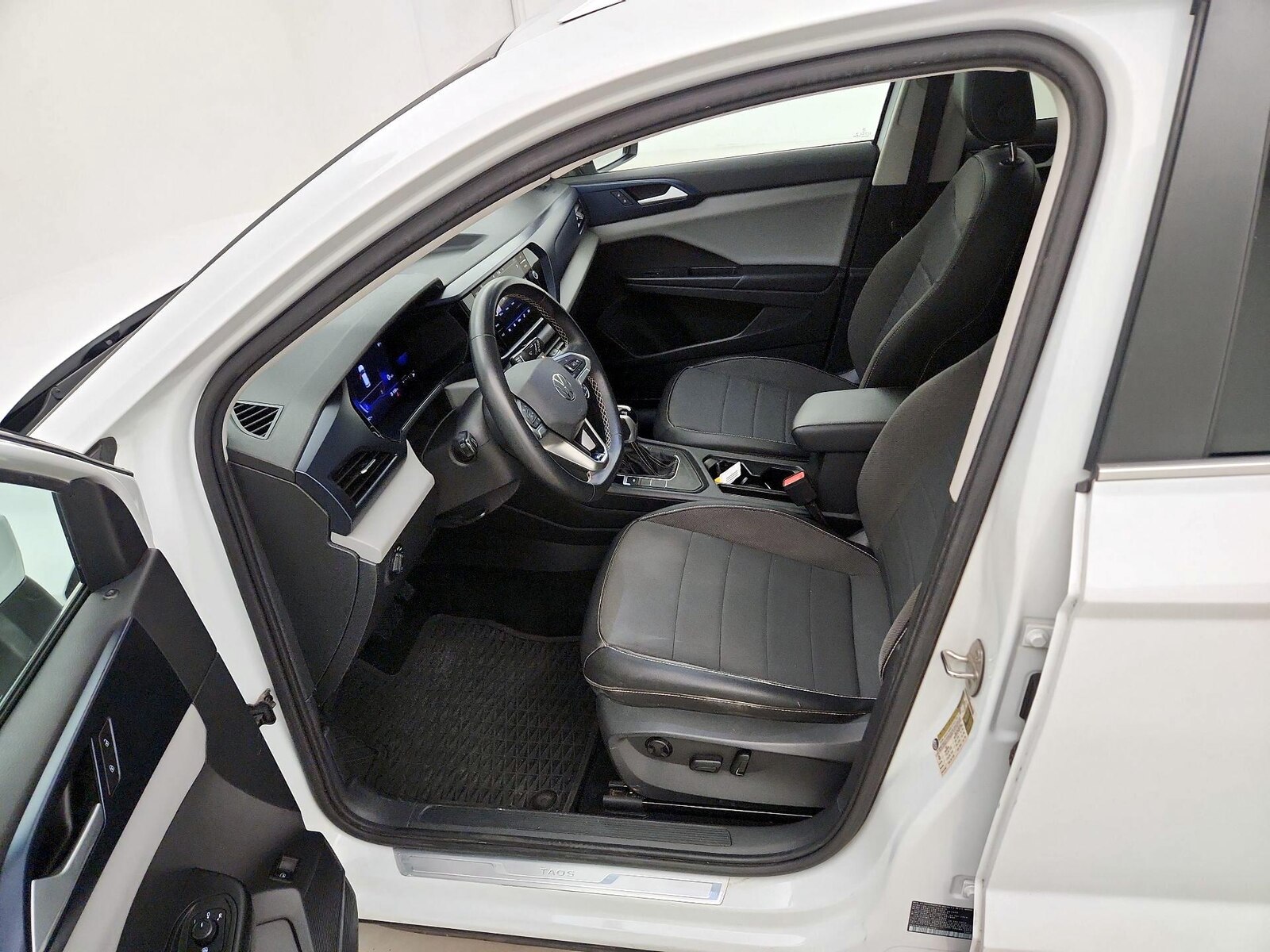 2022 Volkswagen Taos SE - Photo 12