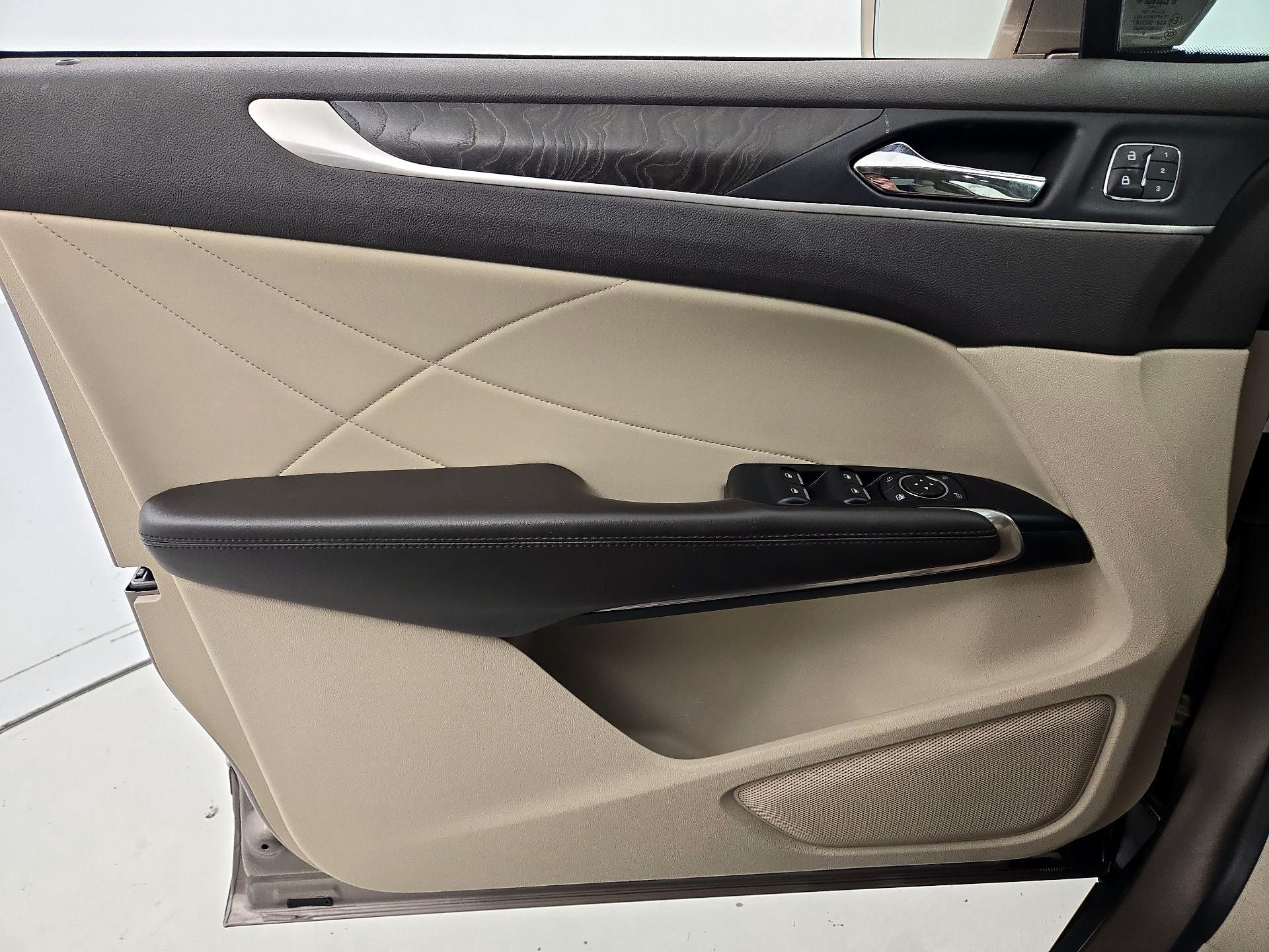 Thumbnail: 2019 Lincoln MKC - 12