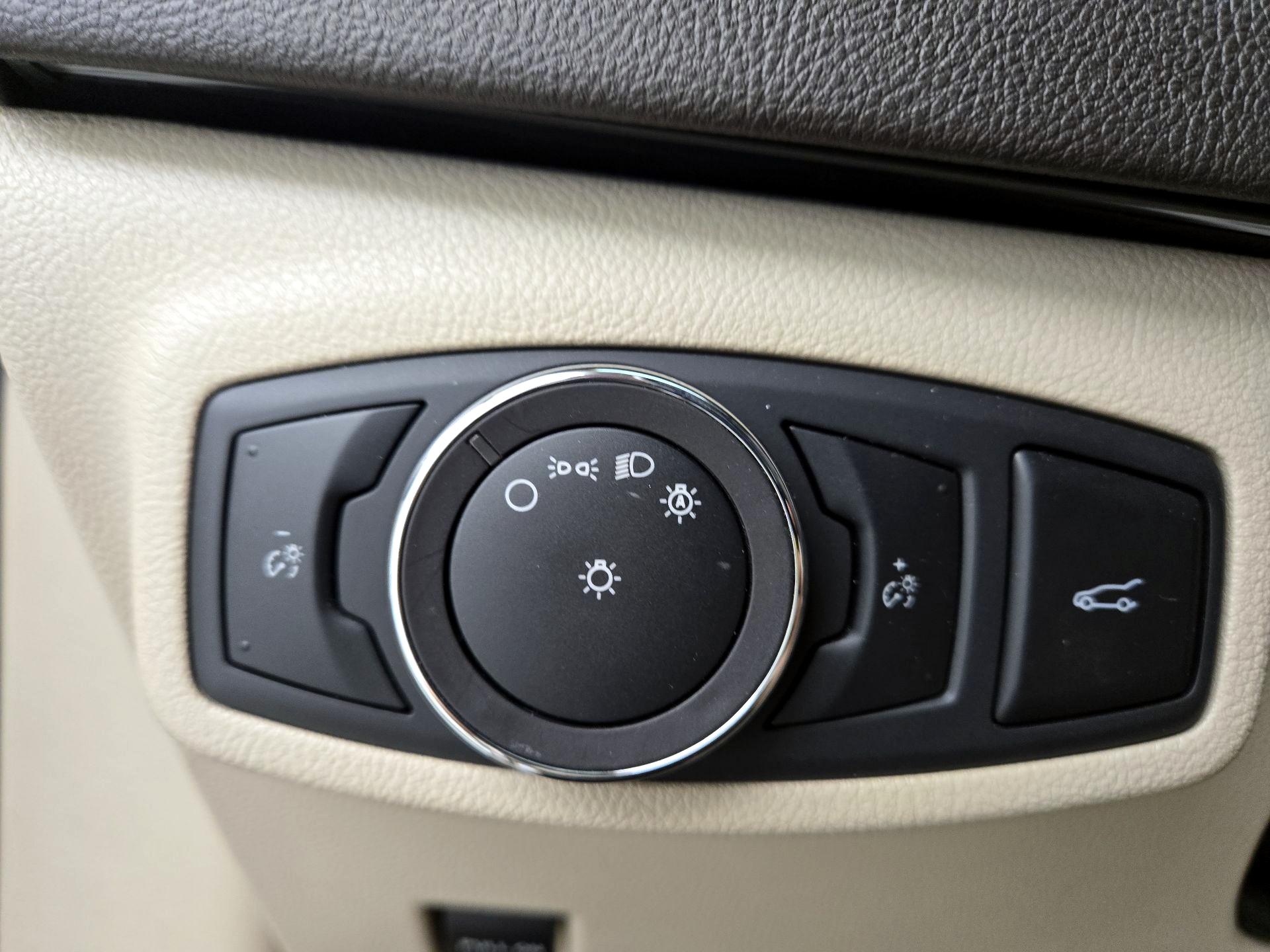 Thumbnail: 2019 Lincoln MKC - 13