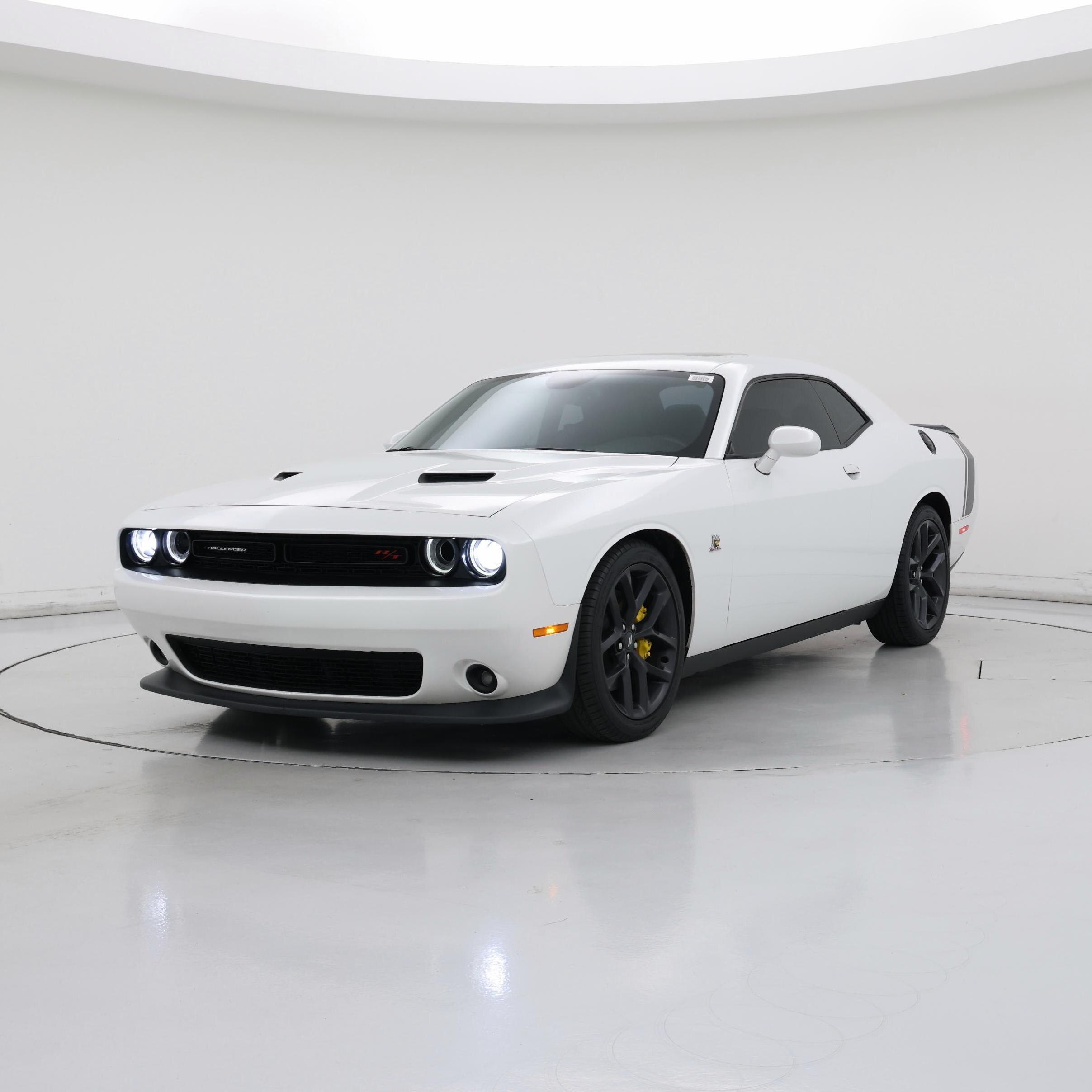 Thumbnail: 2015 Dodge Challenger - 4