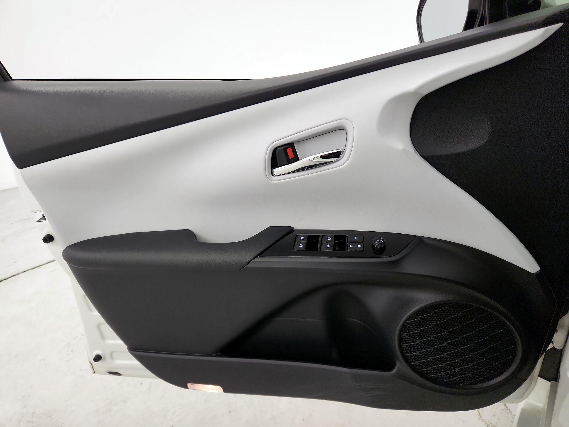 Thumbnail: 2018 Toyota Prius Prime - 12
