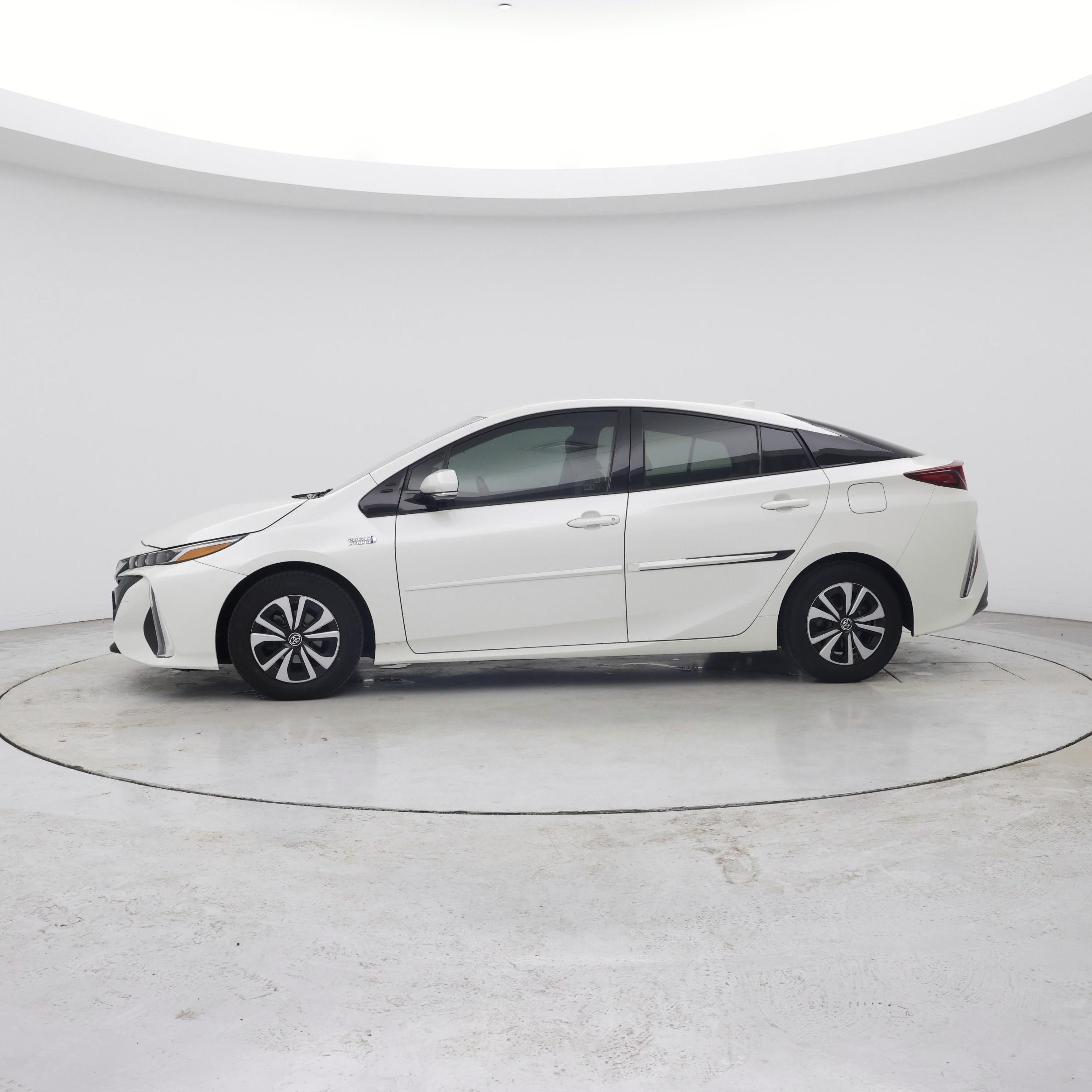 Thumbnail: 2018 Toyota Prius Prime - 3