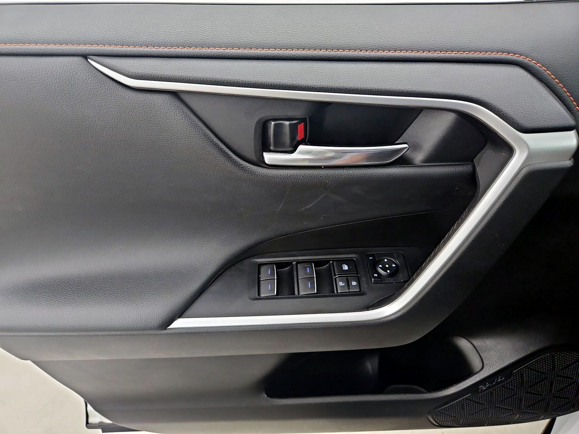 Thumbnail: 2022 Toyota RAV4 - 12