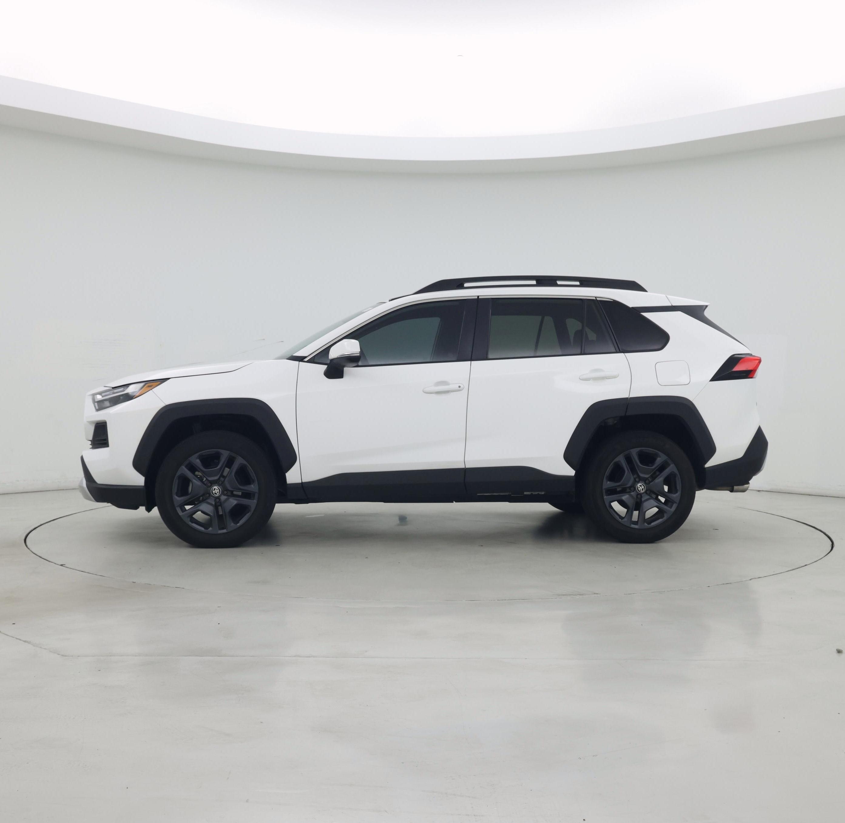 Thumbnail: 2022 Toyota RAV4 - 3