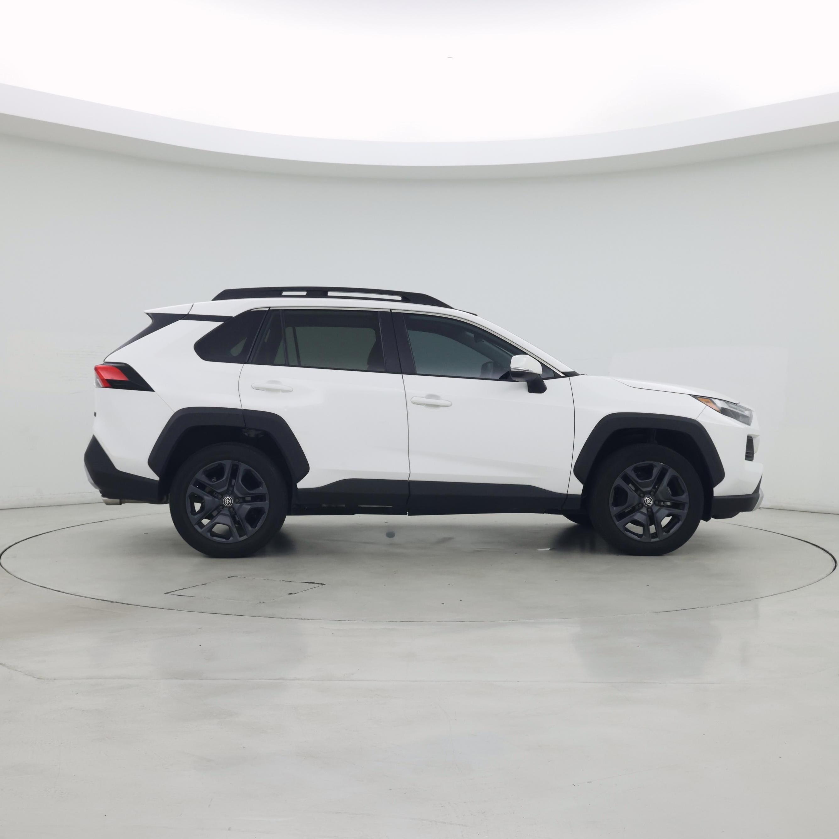 Thumbnail: 2022 Toyota RAV4 - 7