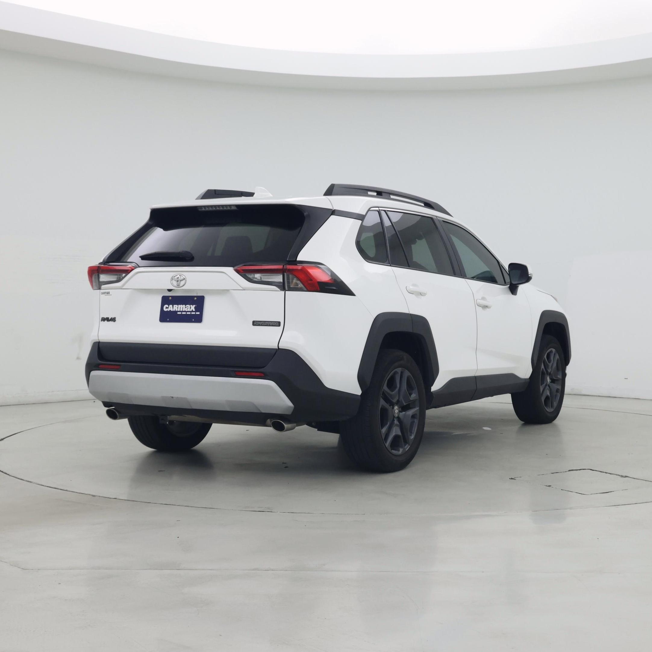 Thumbnail: 2022 Toyota RAV4 - 8