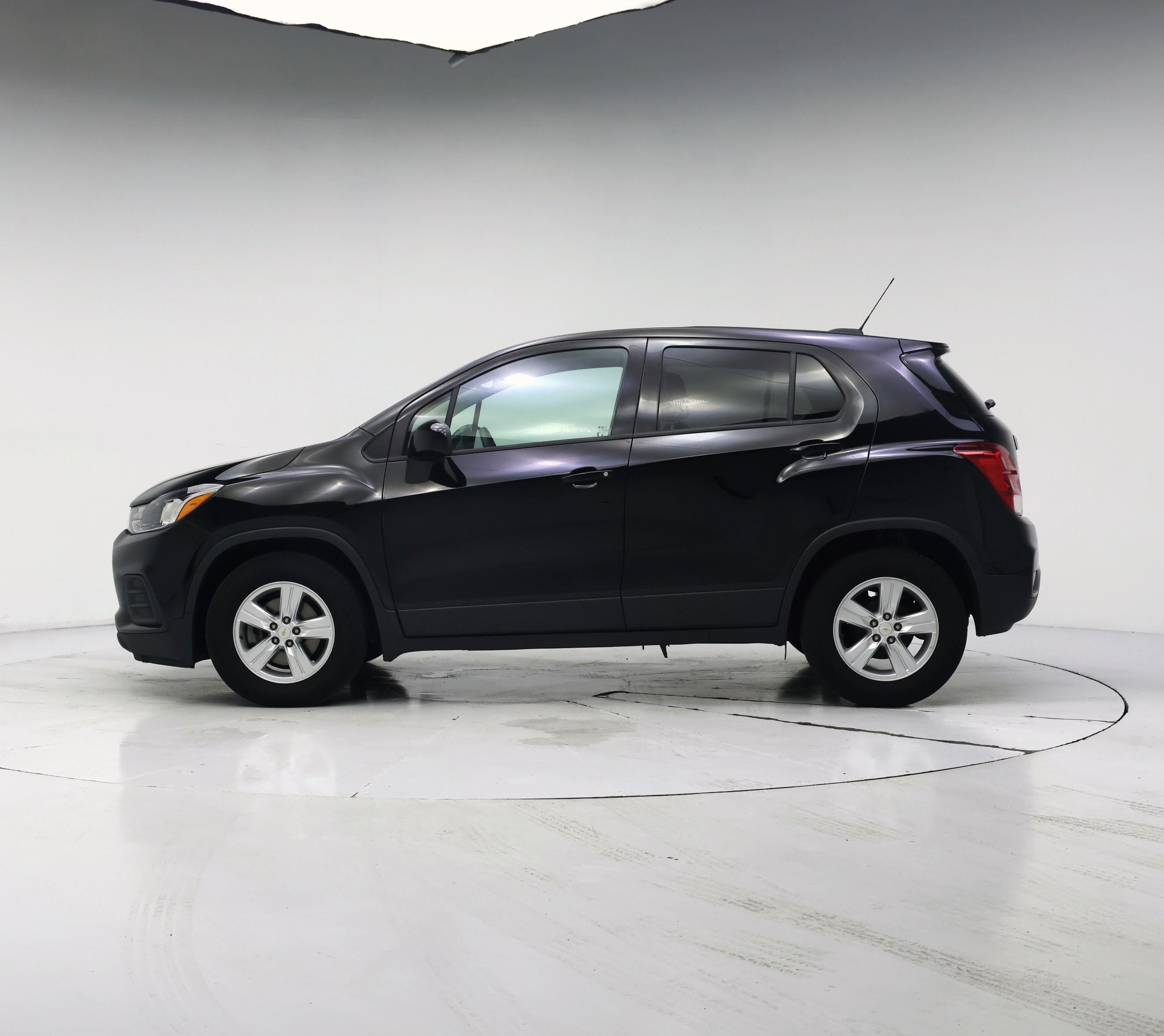 Thumbnail: 2021 Chevrolet Trax - 3