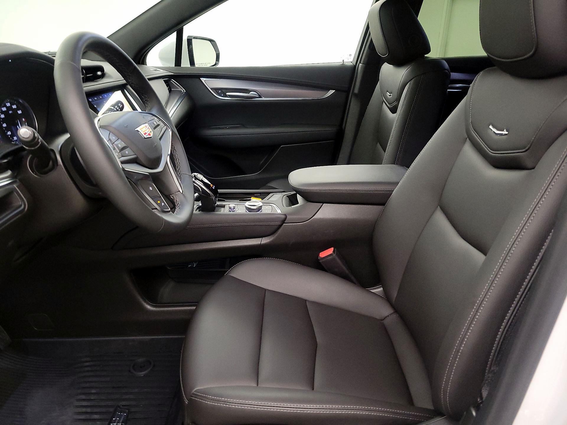 Thumbnail: 2026 Cadillac XT5 - 11