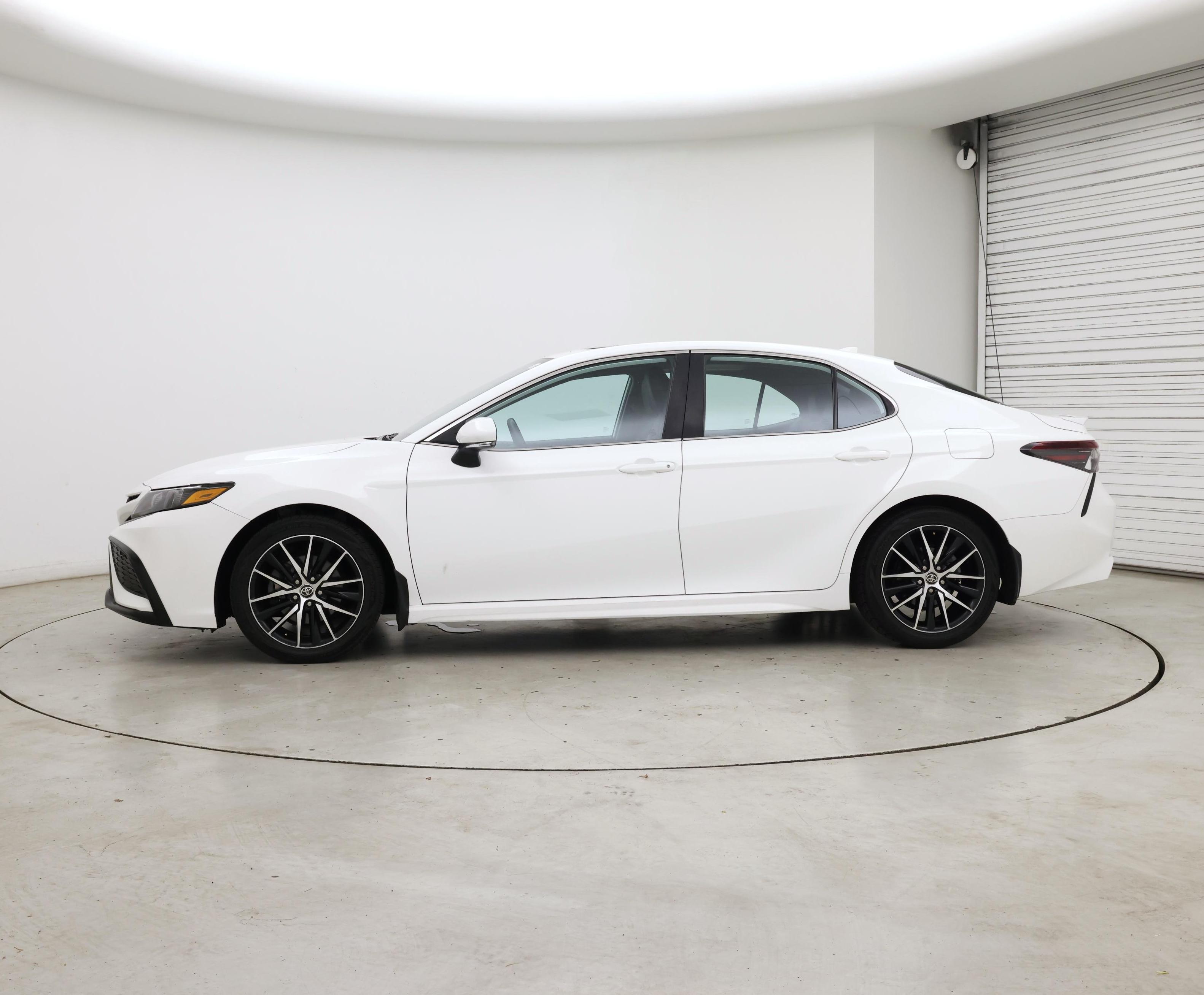 Thumbnail: 2022 Toyota Camry - 3