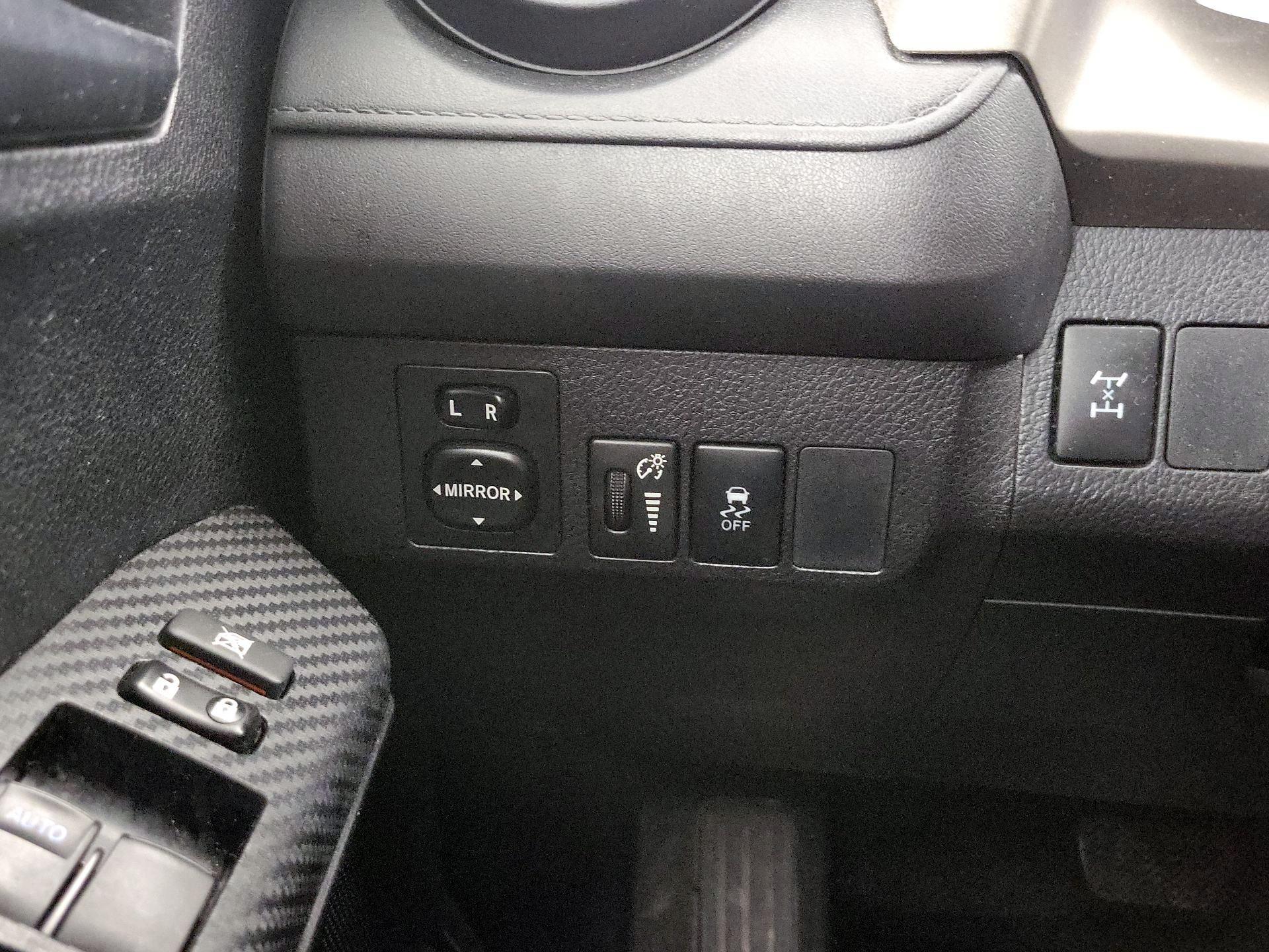 Thumbnail: 2015 Toyota RAV4 - 13